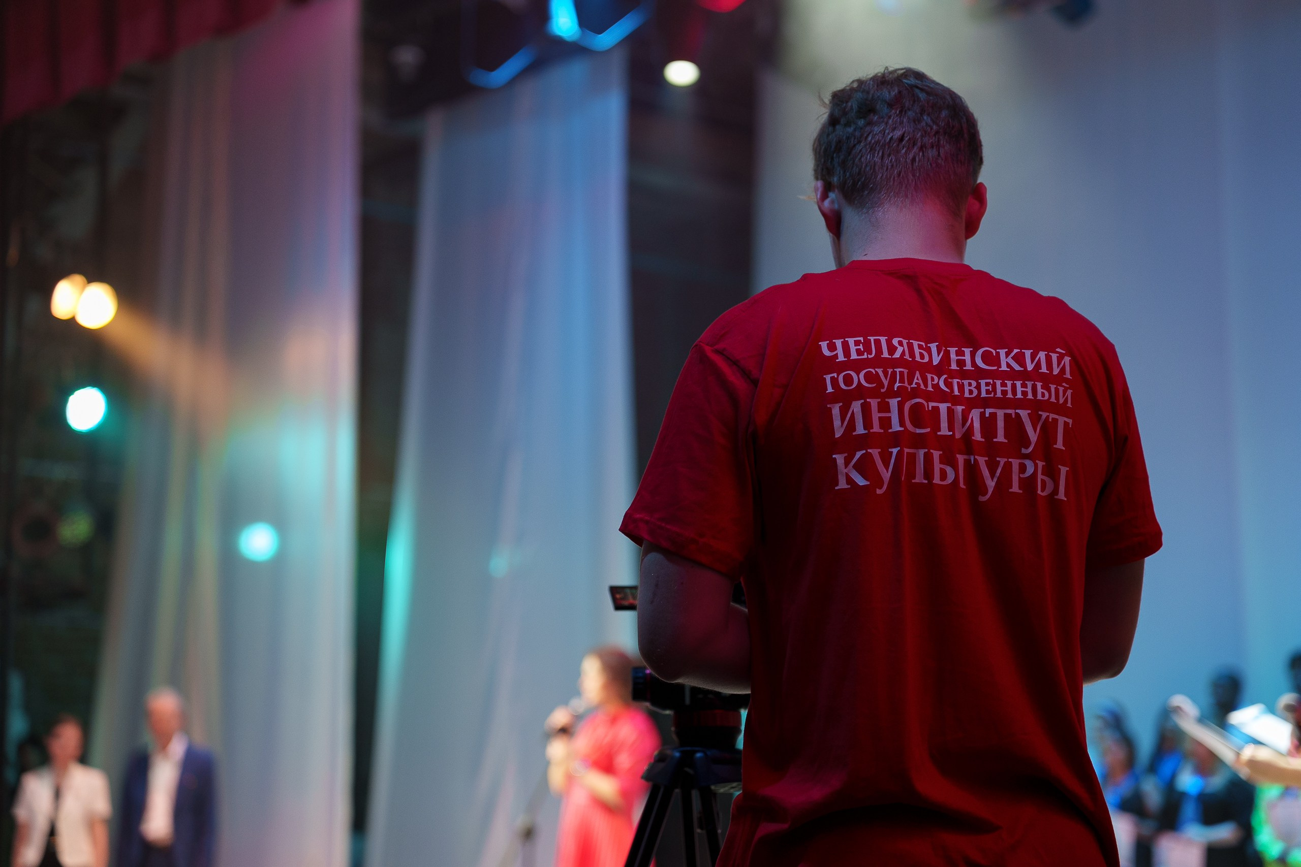 Церемония вручения дипломов выпускникам «ЧГИК». Фотограф Артём Рауэр