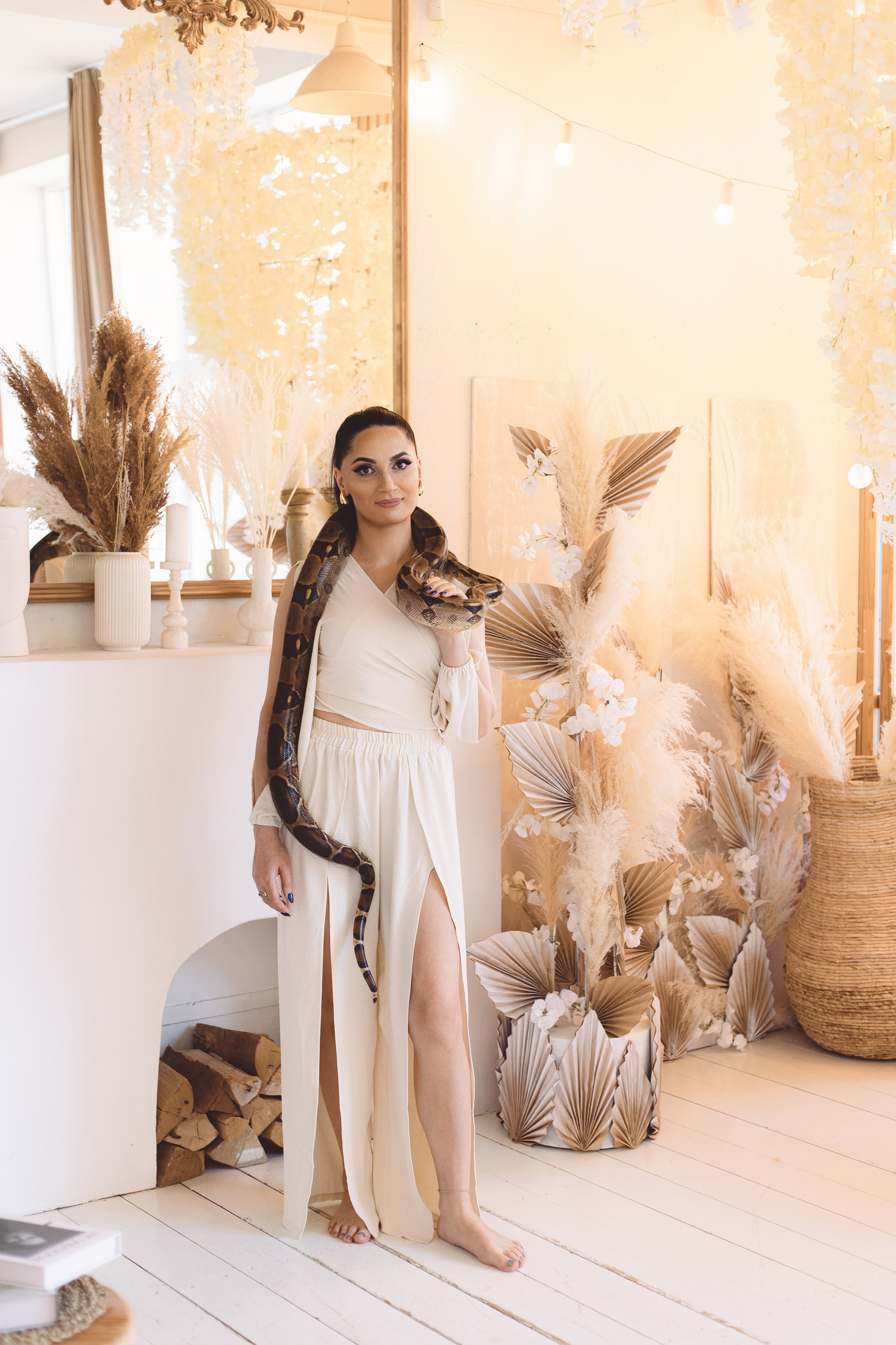 Женская фотосессия в студии со змеей в стиле Бохо. Фотограф в Санкт-Петербурге, Анна Скворцова