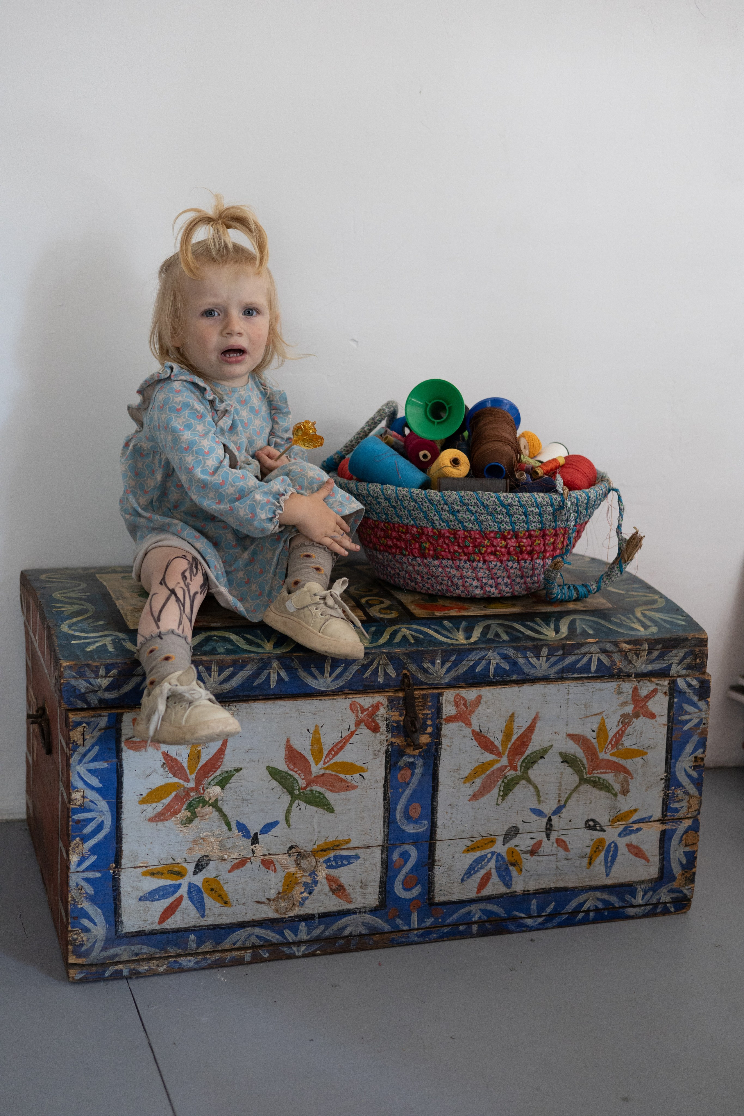 Вера и дети в мастерской. Портрет художника. Марина Лавинская Фотограф из Москвы