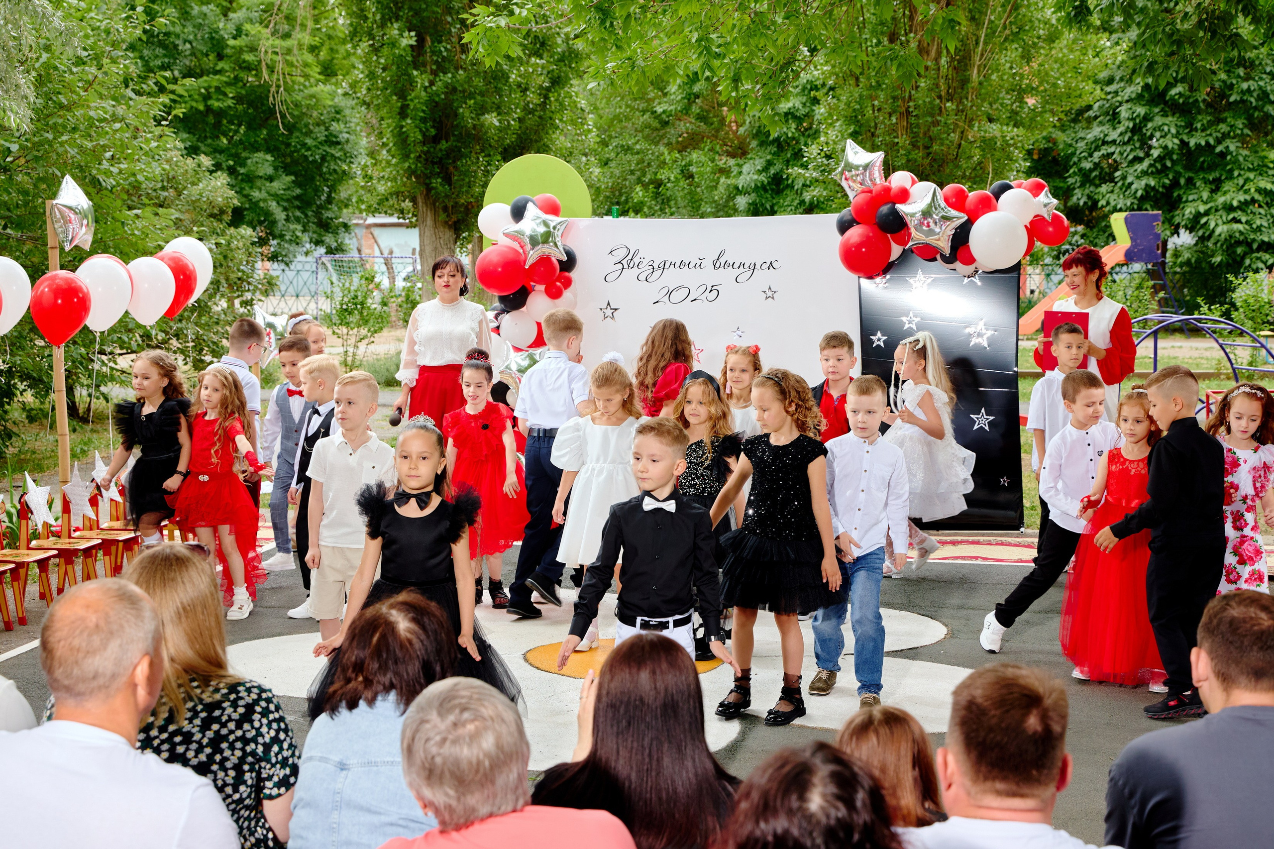 Выпускной 45 сад. Фотограф Выпускные альбомы Таганрог Сергей Коробченко