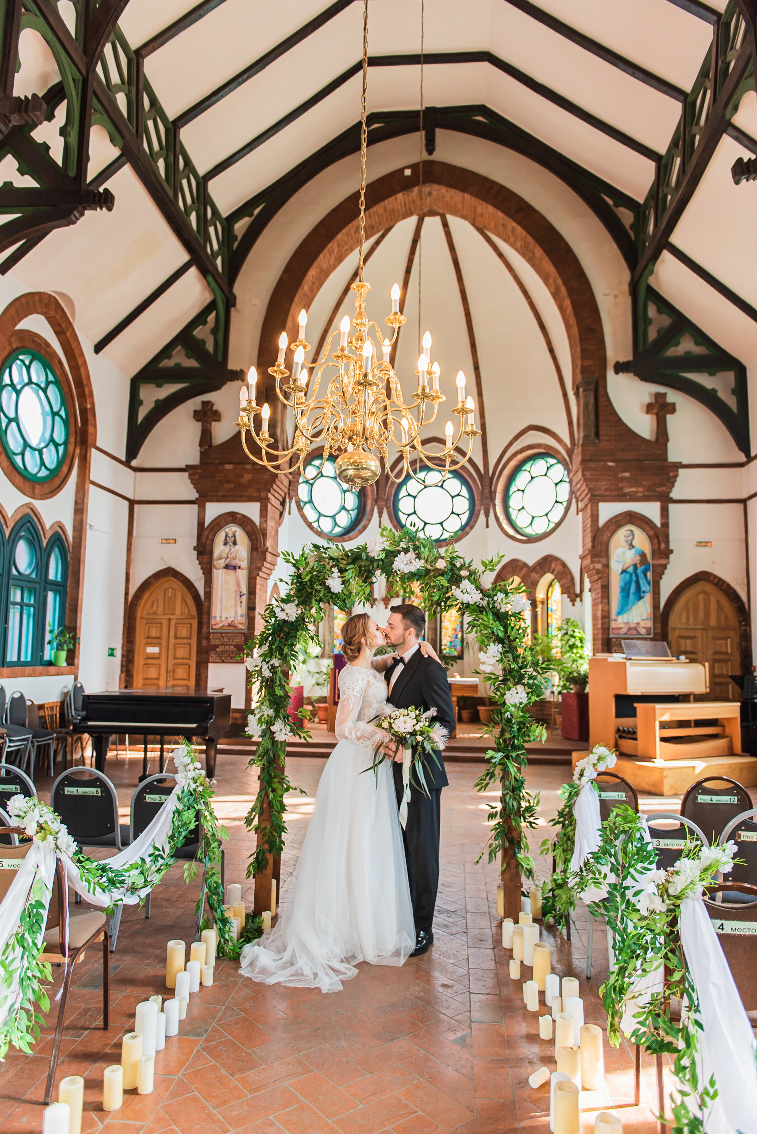 Роман и Валерия. Лютеранская церковь. Выездная регистрация. Семейный и свадебный фотограф во Владивостоке