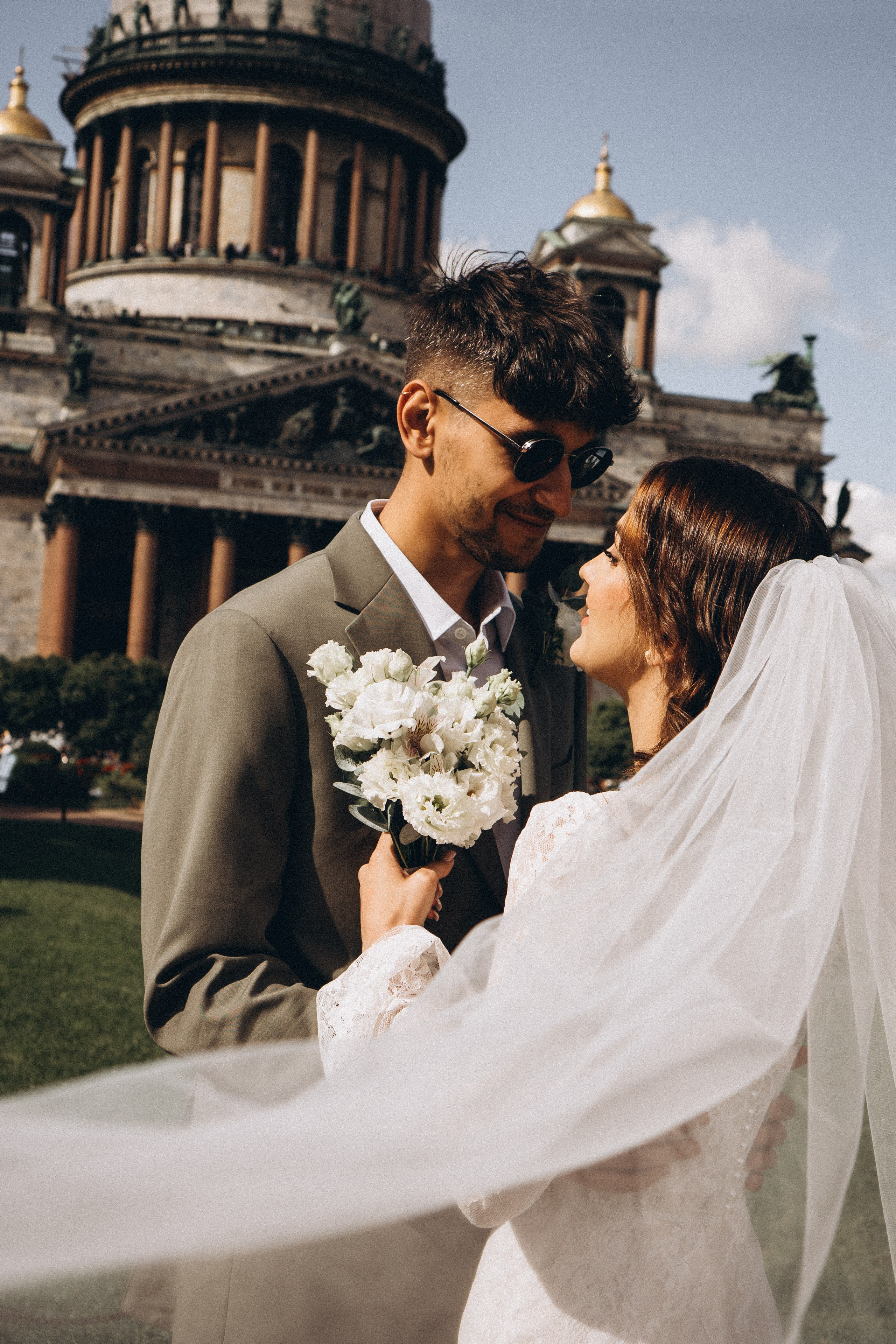 СВАДЕБНАЯ ПРОГУЛКА ВОЗЕ ИСАИКЕВСКОГО СОБОРА АСТОРИИ И ЗАКОНОДАЛЕТНОГО СОБРАНИЯ. Профессиональный фотограф, Санкт-Петербург — Виктория Богомолова