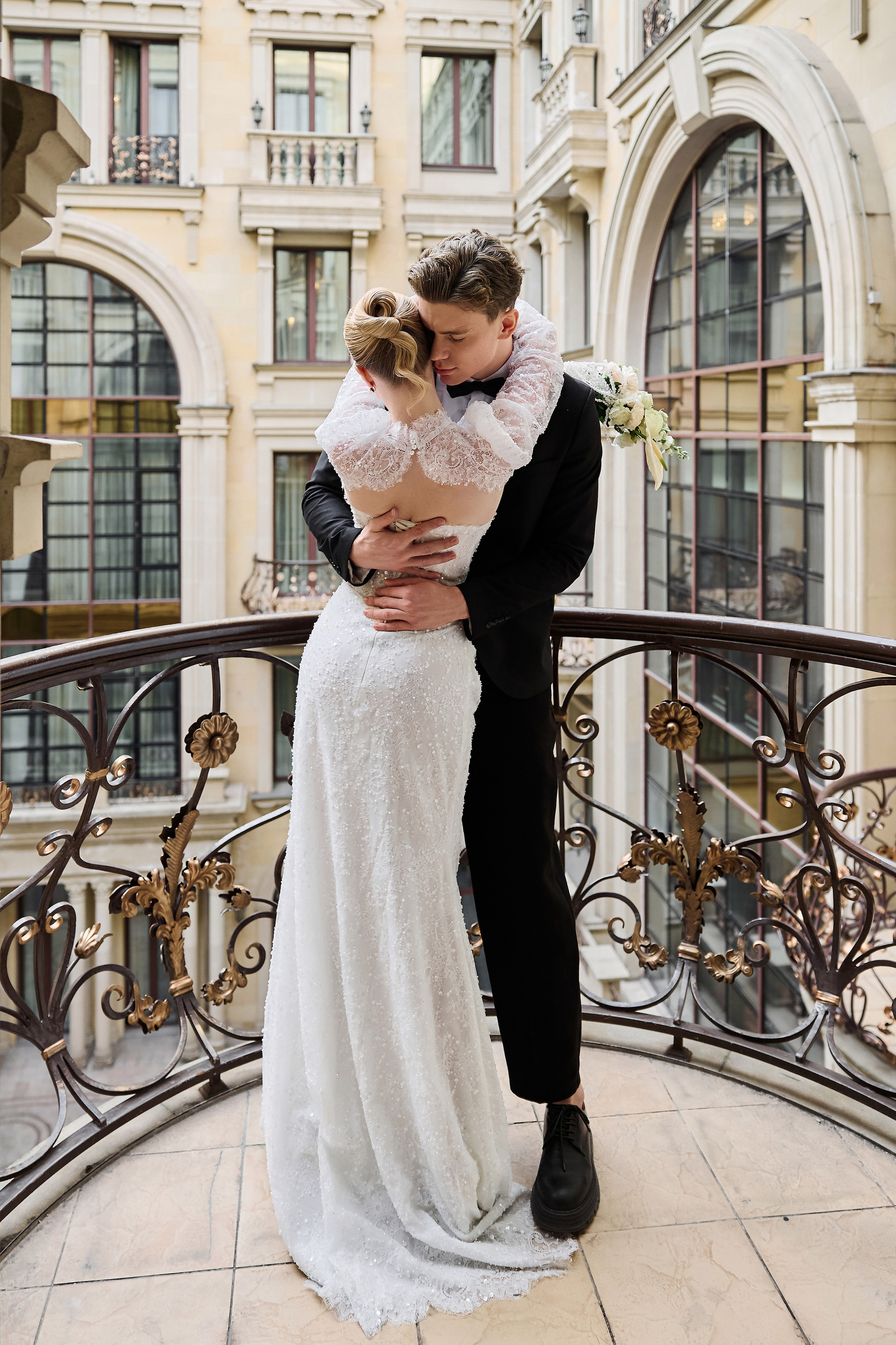 Вадим и Алина. Сборы в отеле St Regis. Свадебный фотограф в Москве и Подмосковье