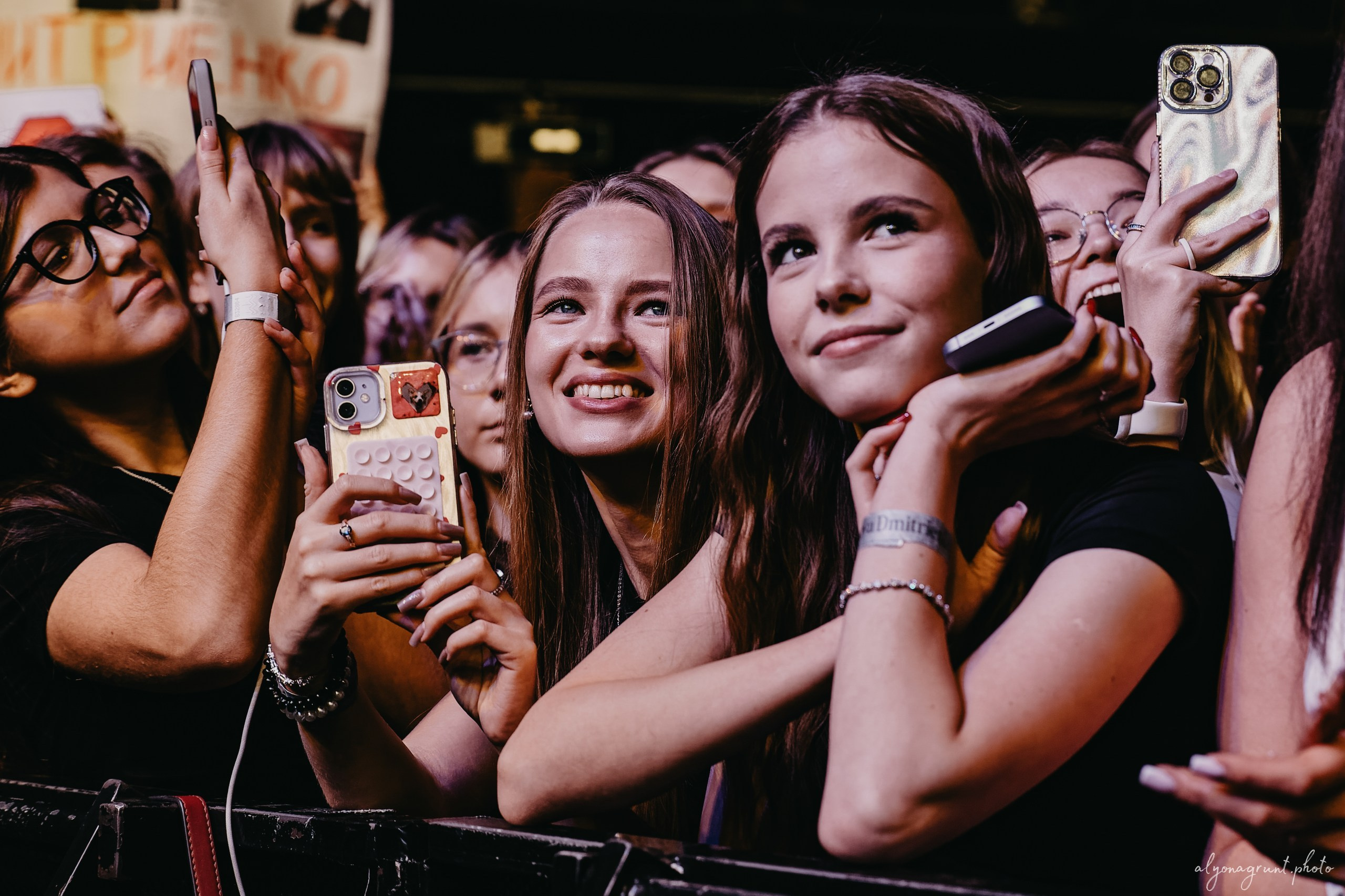 Ваня Дмитриенко, фоторепортаж СПб, A2, 23.10.2025. Алена Адрианова: фотограф в Санкт-Петербурге