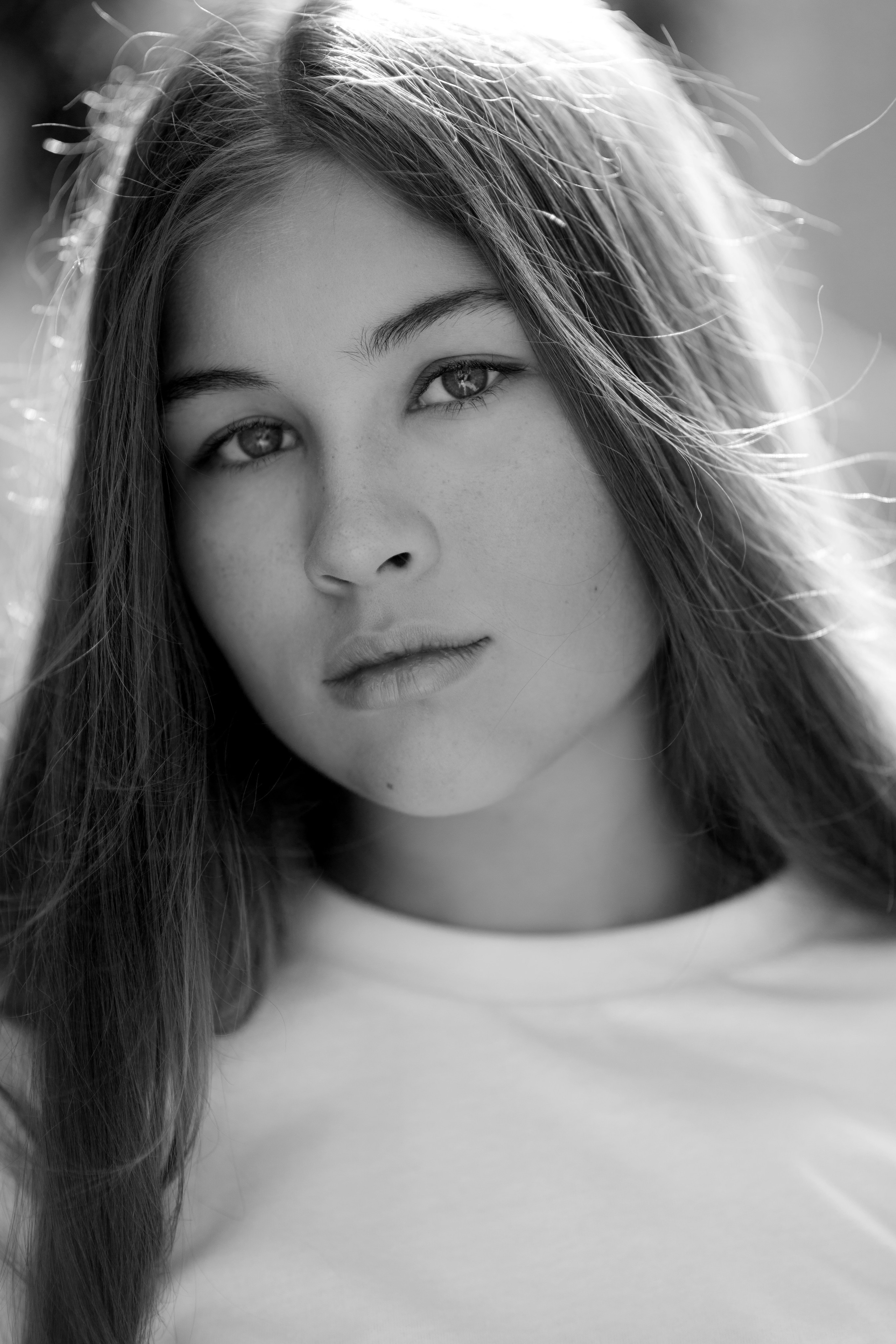 Фотосессия девочки подростка в старом городе. Главная