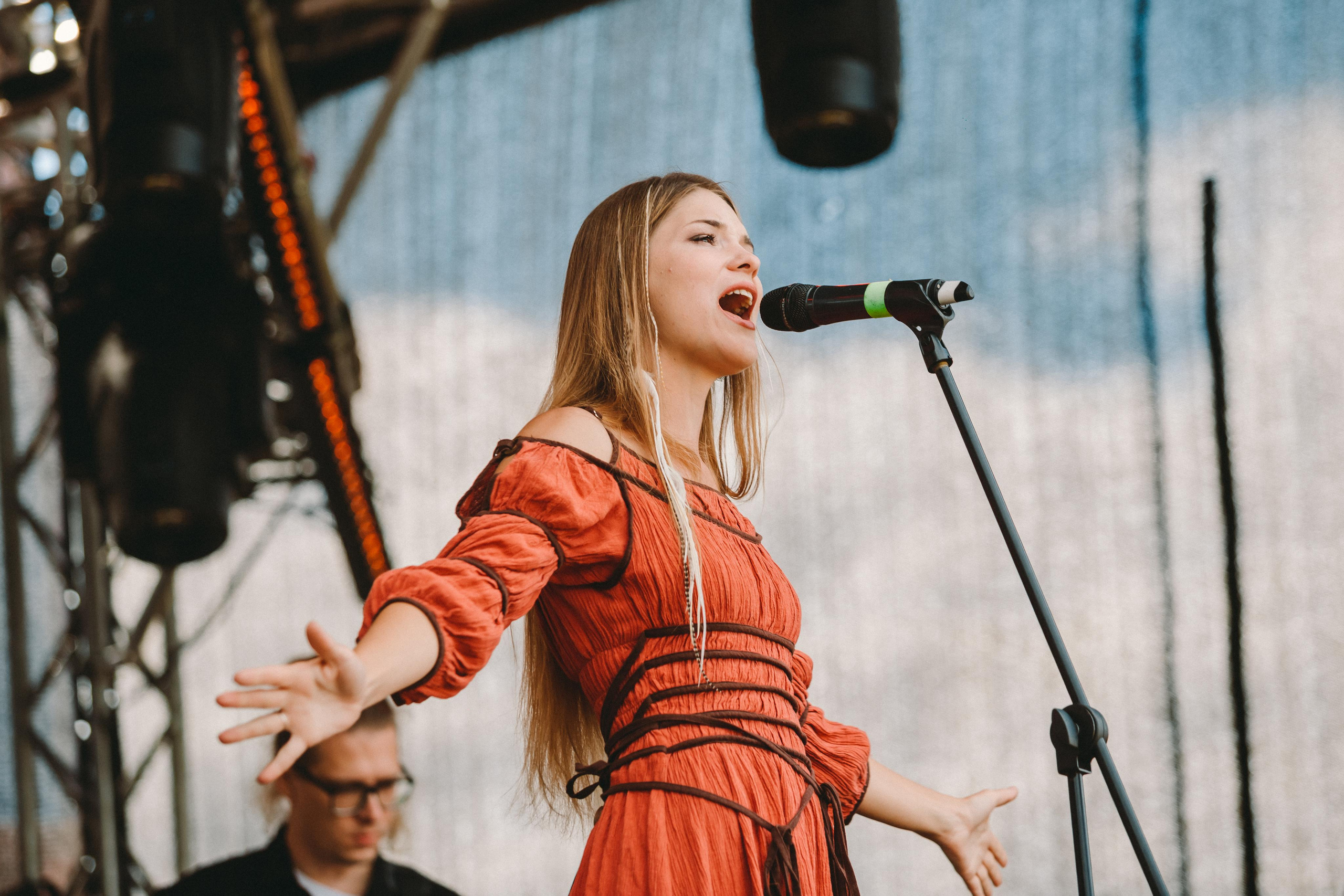 ОЛЯ И ДОМОВЫЕ. Фотограф Сонкина Татьяна