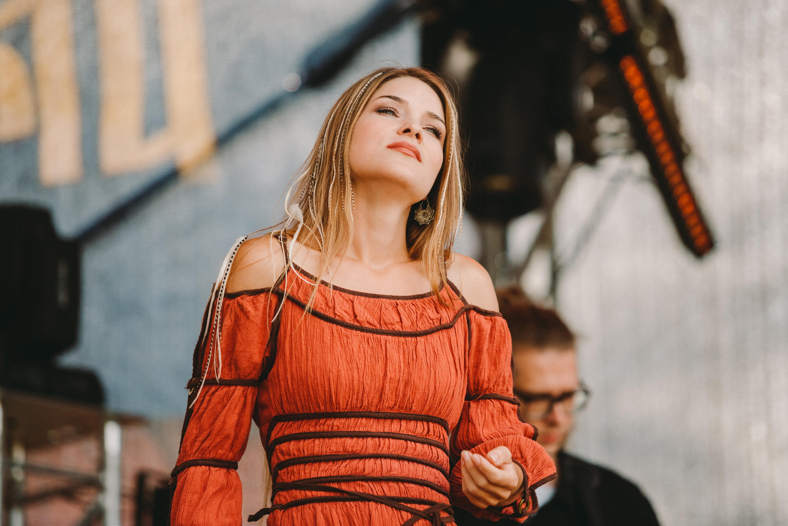 ОЛЯ И ДОМОВЫЕ. Фотограф Сонкина Татьяна