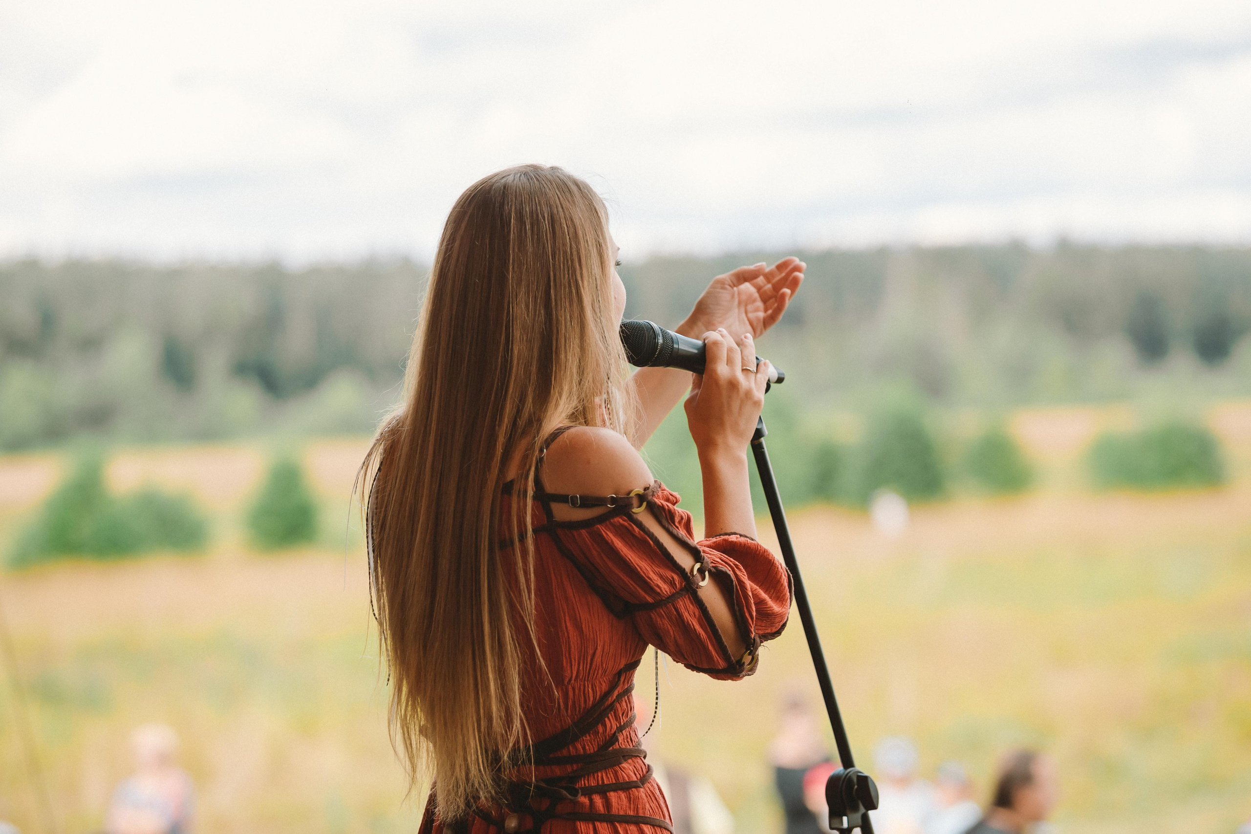 ОЛЯ И ДОМОВЫЕ. Фотограф Сонкина Татьяна