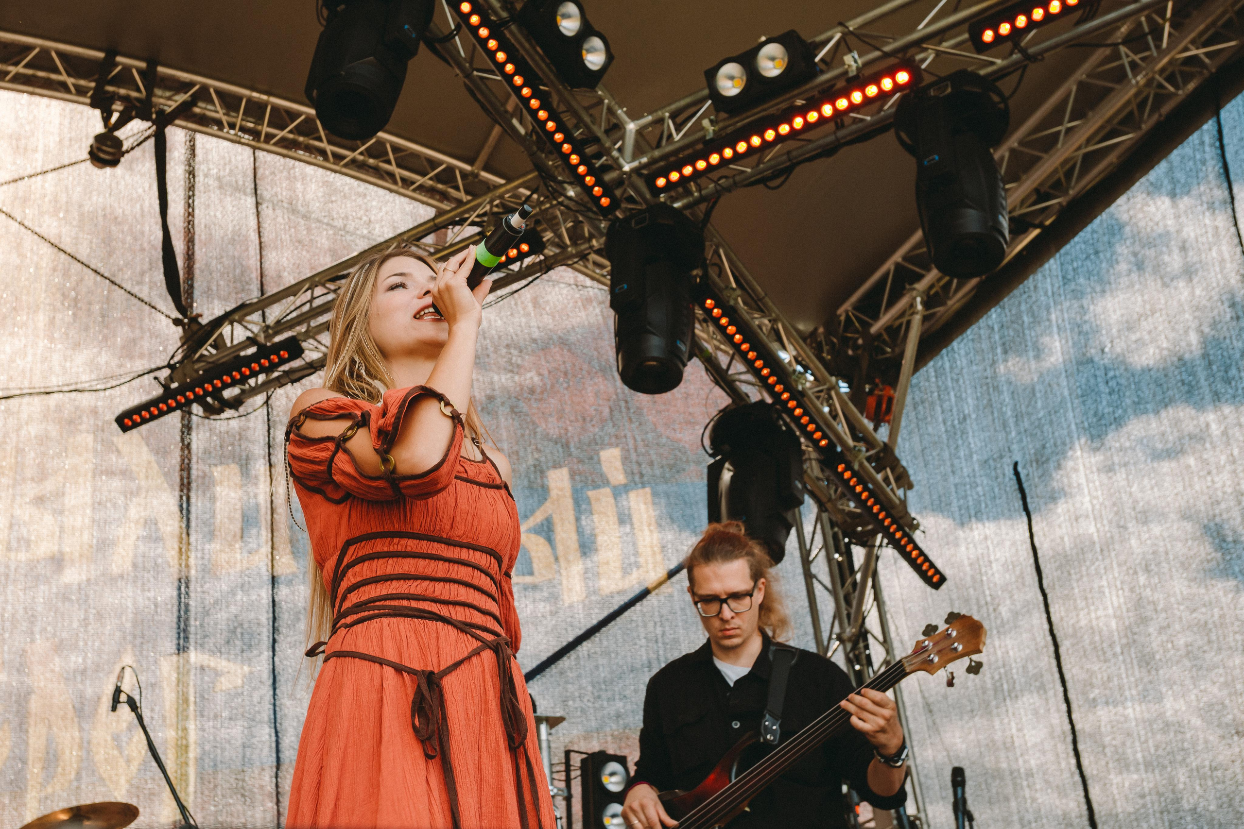 ОЛЯ И ДОМОВЫЕ. Фотограф Сонкина Татьяна