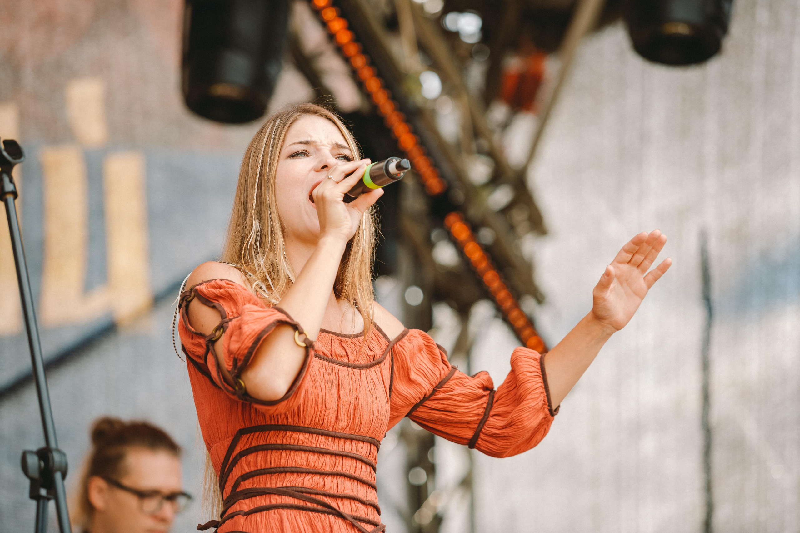 ОЛЯ И ДОМОВЫЕ. Фотограф Сонкина Татьяна