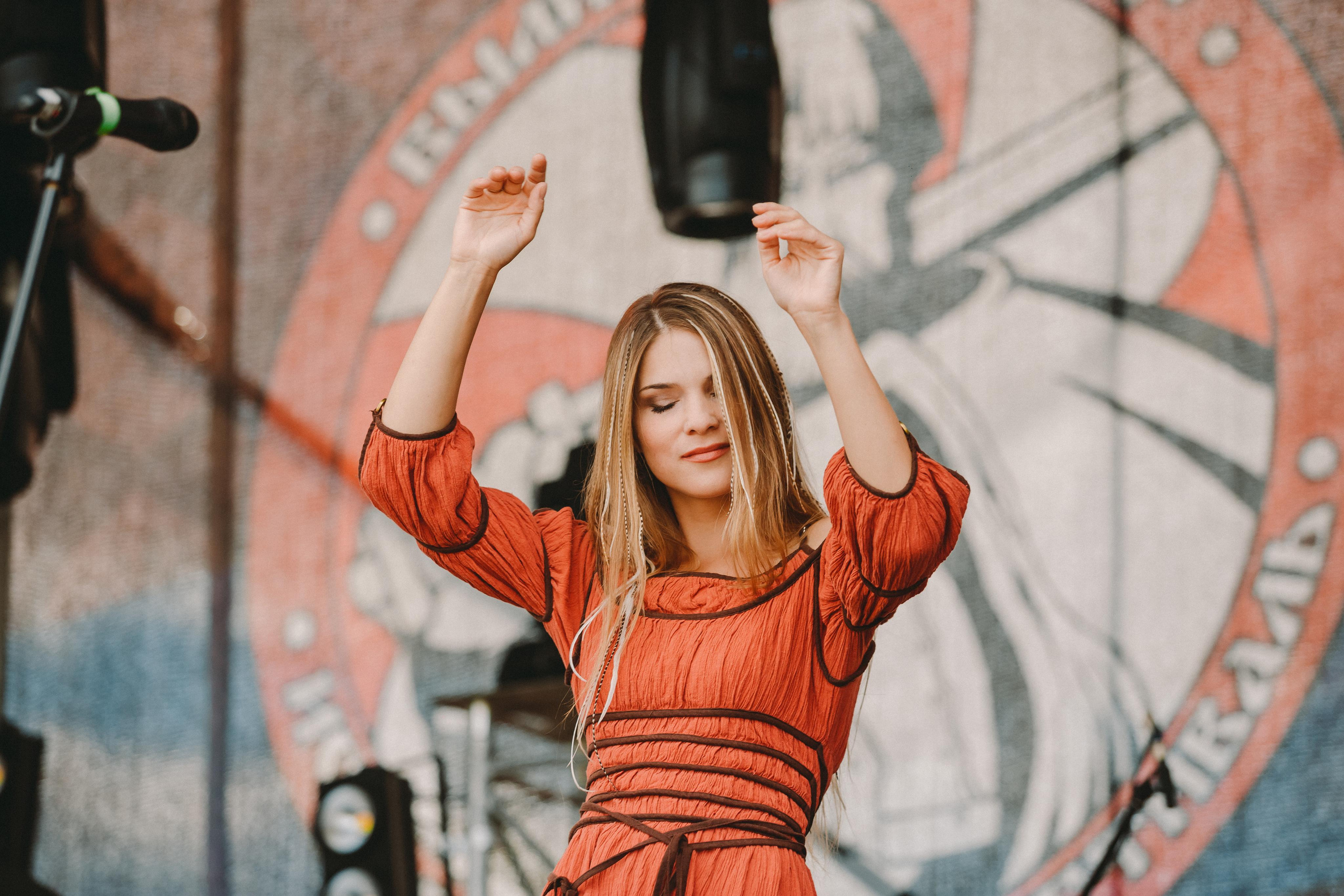 ОЛЯ И ДОМОВЫЕ. Фотограф Сонкина Татьяна