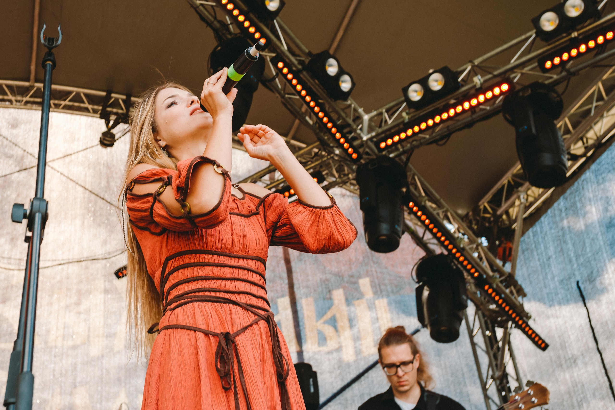 ОЛЯ И ДОМОВЫЕ. Фотограф Сонкина Татьяна