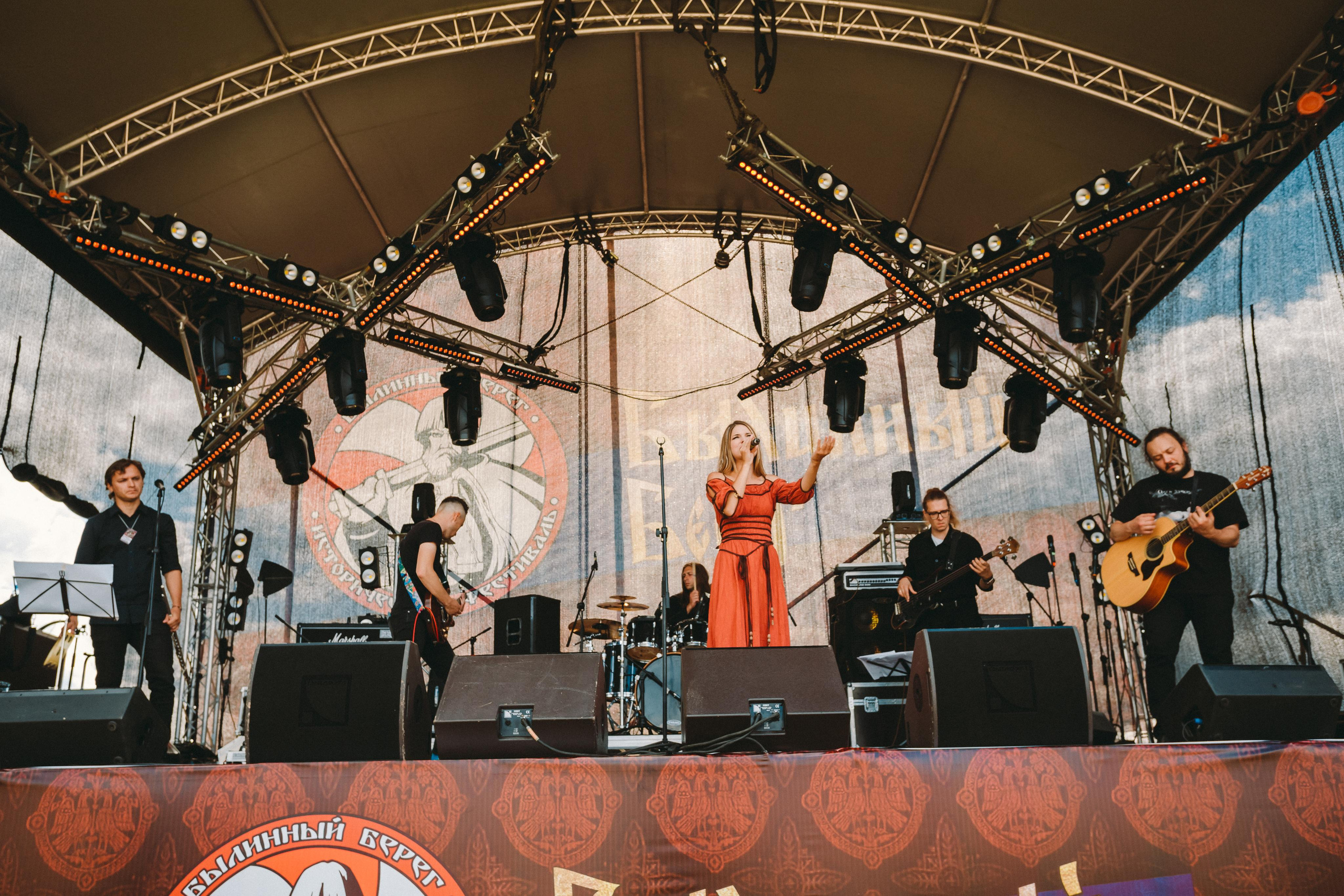 ОЛЯ И ДОМОВЫЕ. Фотограф Сонкина Татьяна