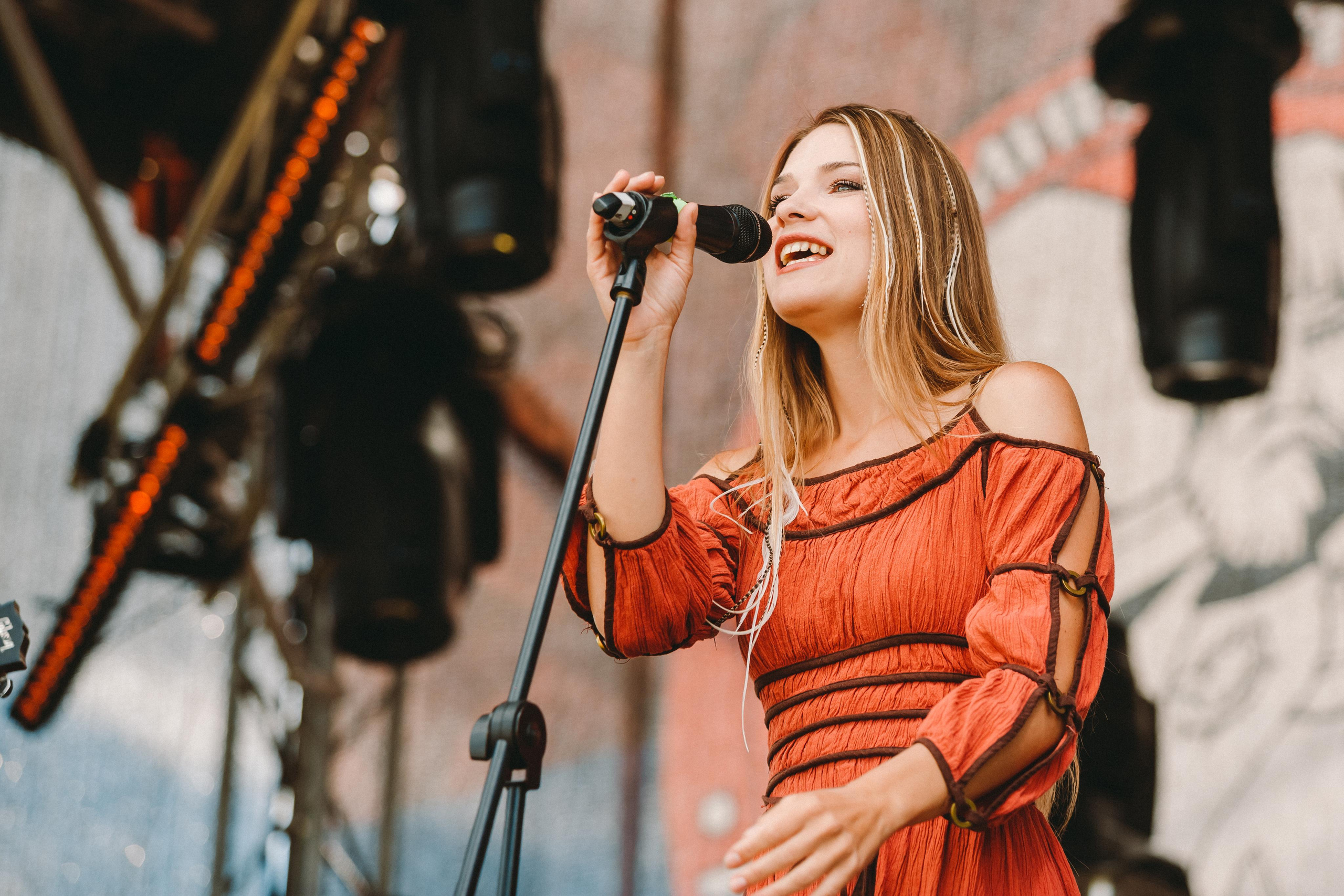 ОЛЯ И ДОМОВЫЕ. Фотограф Сонкина Татьяна