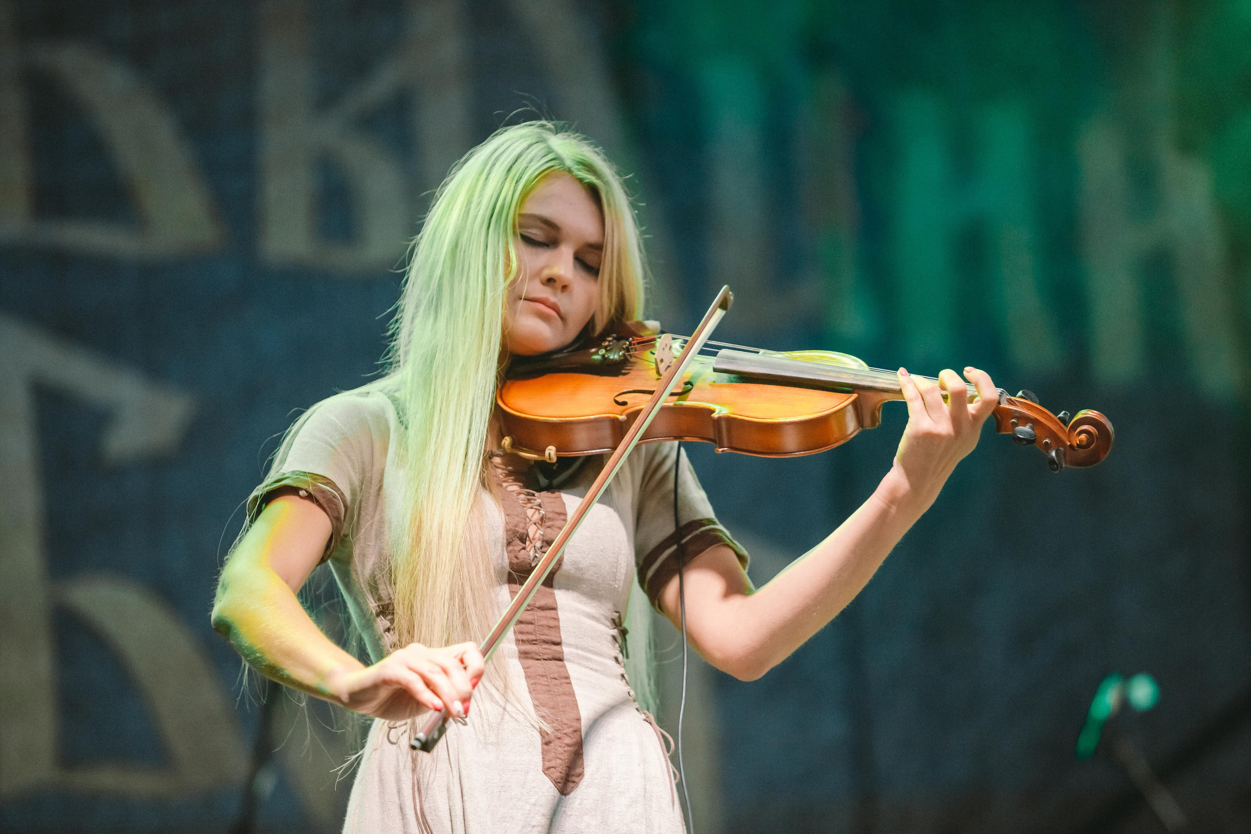 ТРОЛЛЬ ГНЕТ ЕЛЬ. Фотограф Сонкина Татьяна