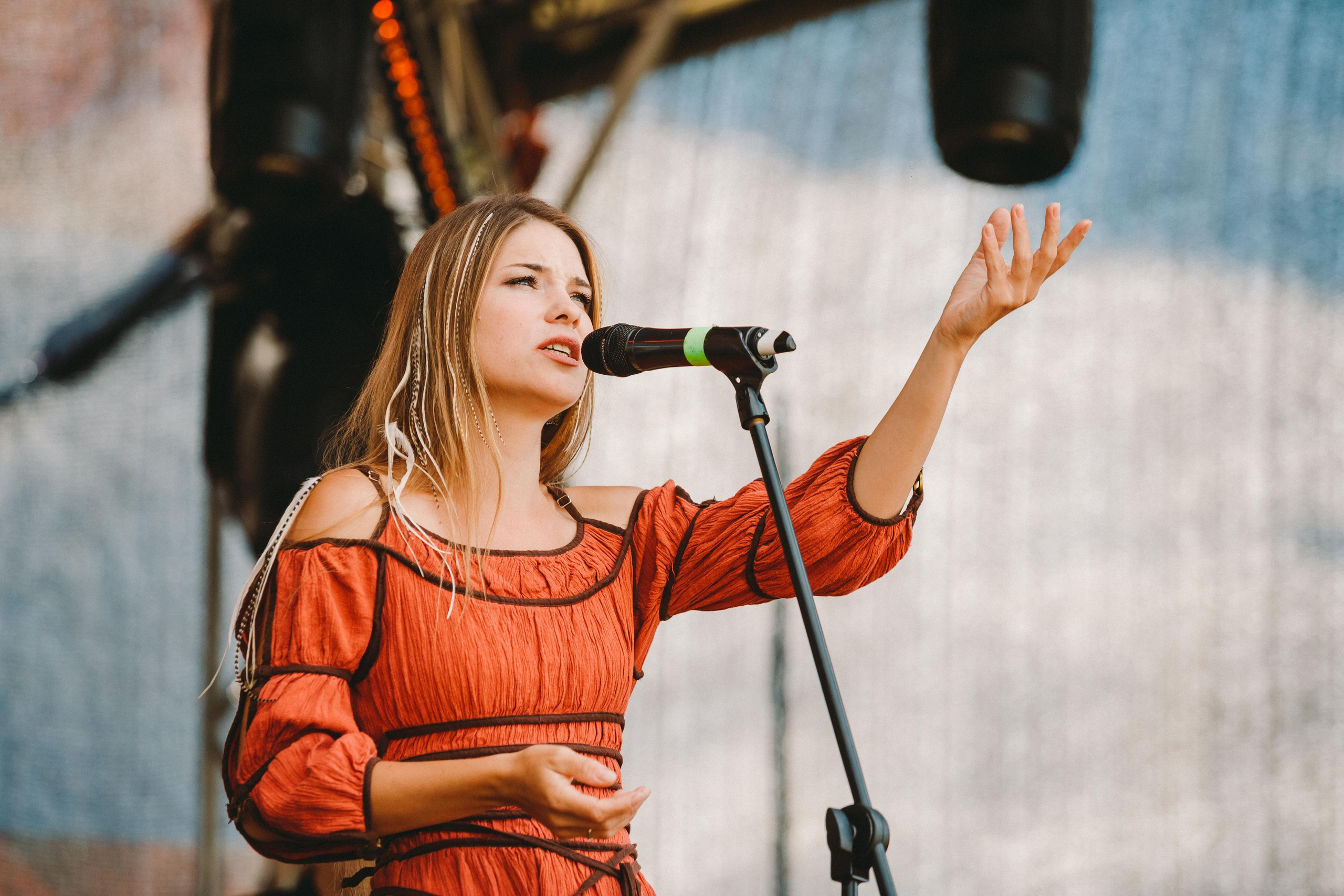 ОЛЯ И ДОМОВЫЕ. Фотограф Сонкина Татьяна