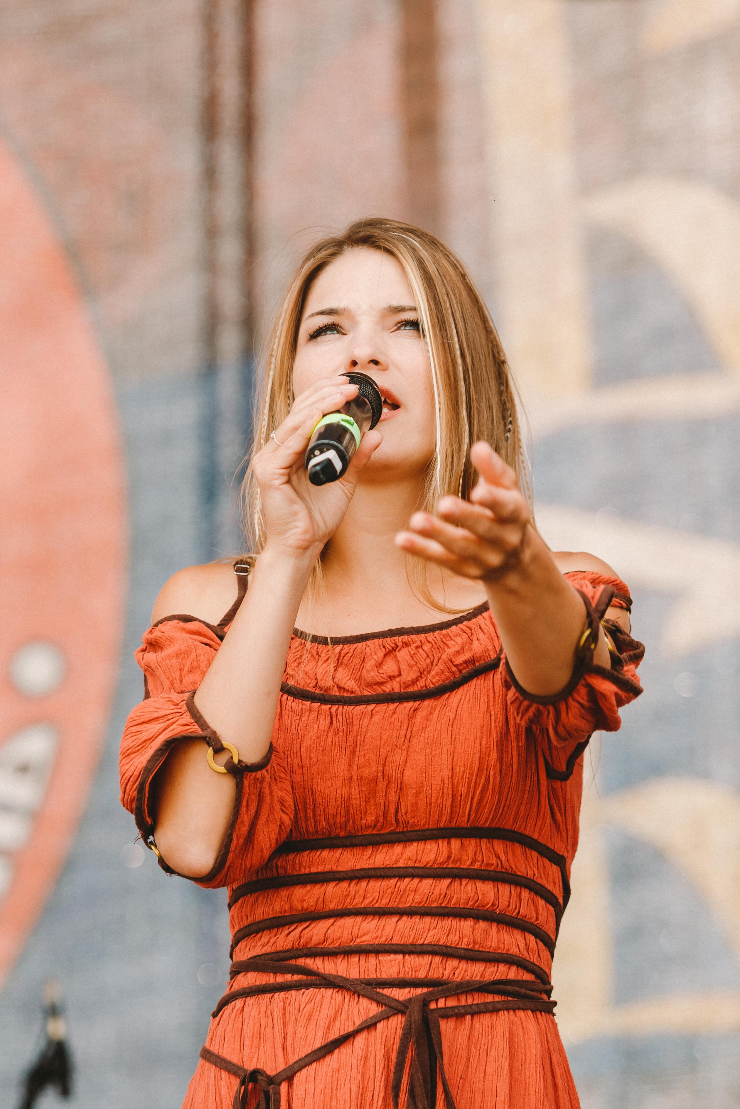 ОЛЯ И ДОМОВЫЕ. Фотограф Сонкина Татьяна