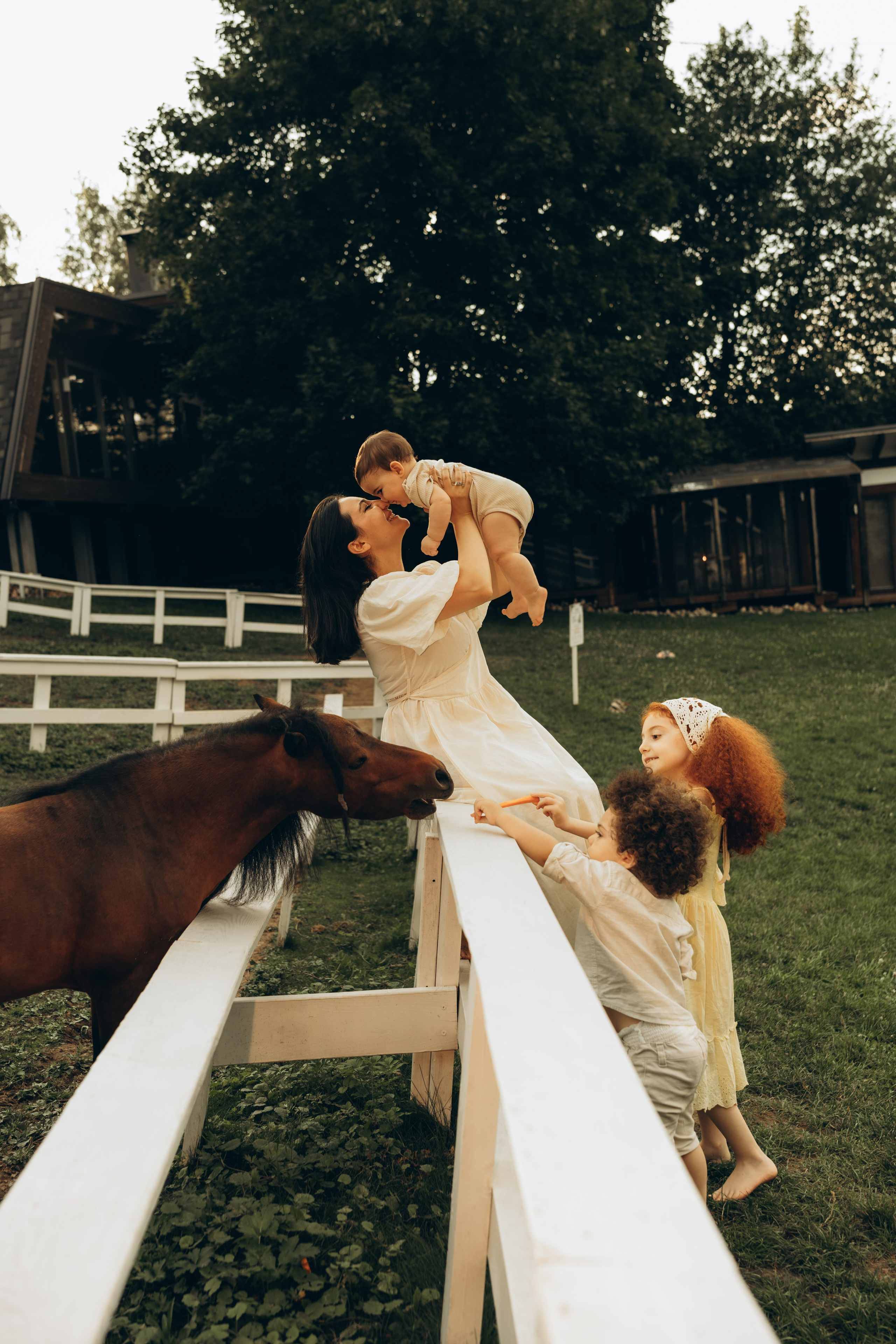 Ариана и семья