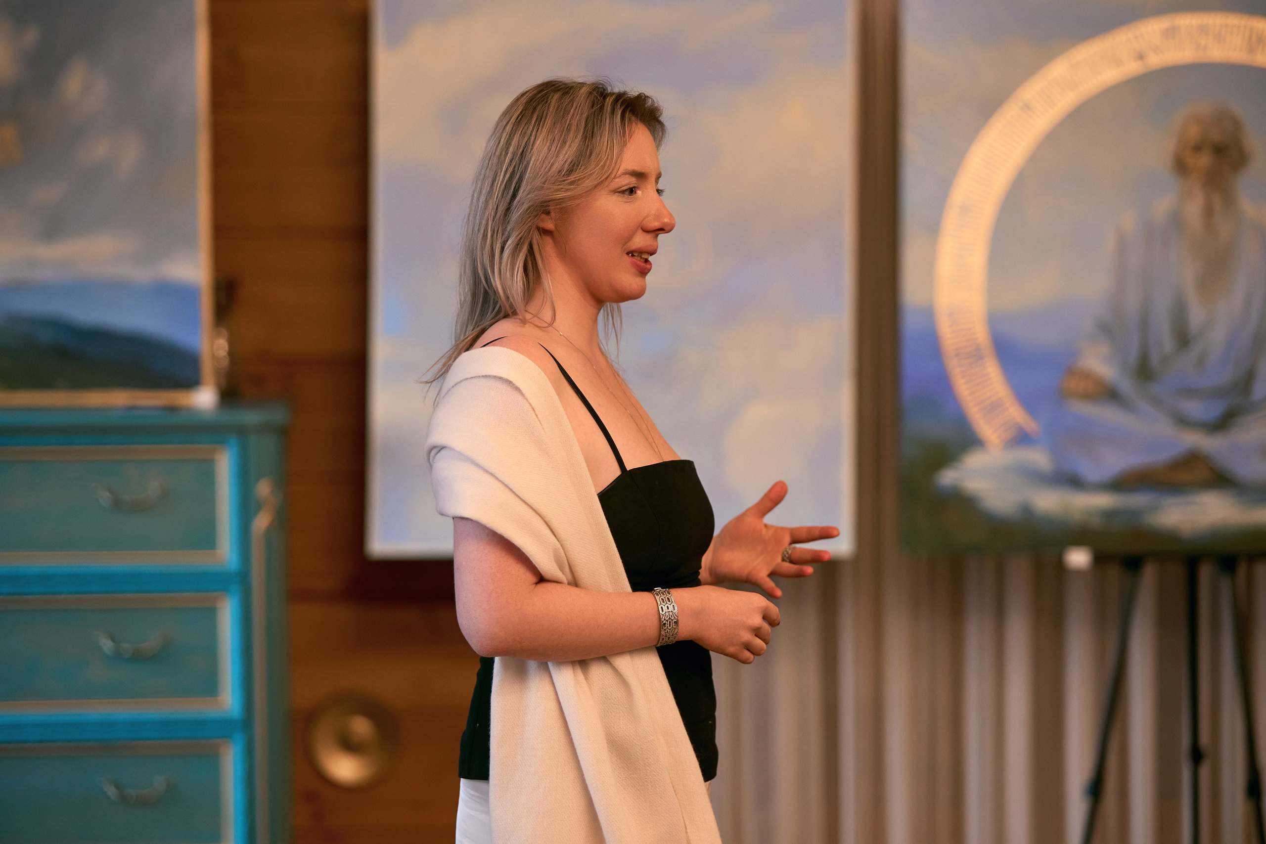 Встреча художников в небольшом загородном доме на Красной поляне. RetroChic Фото