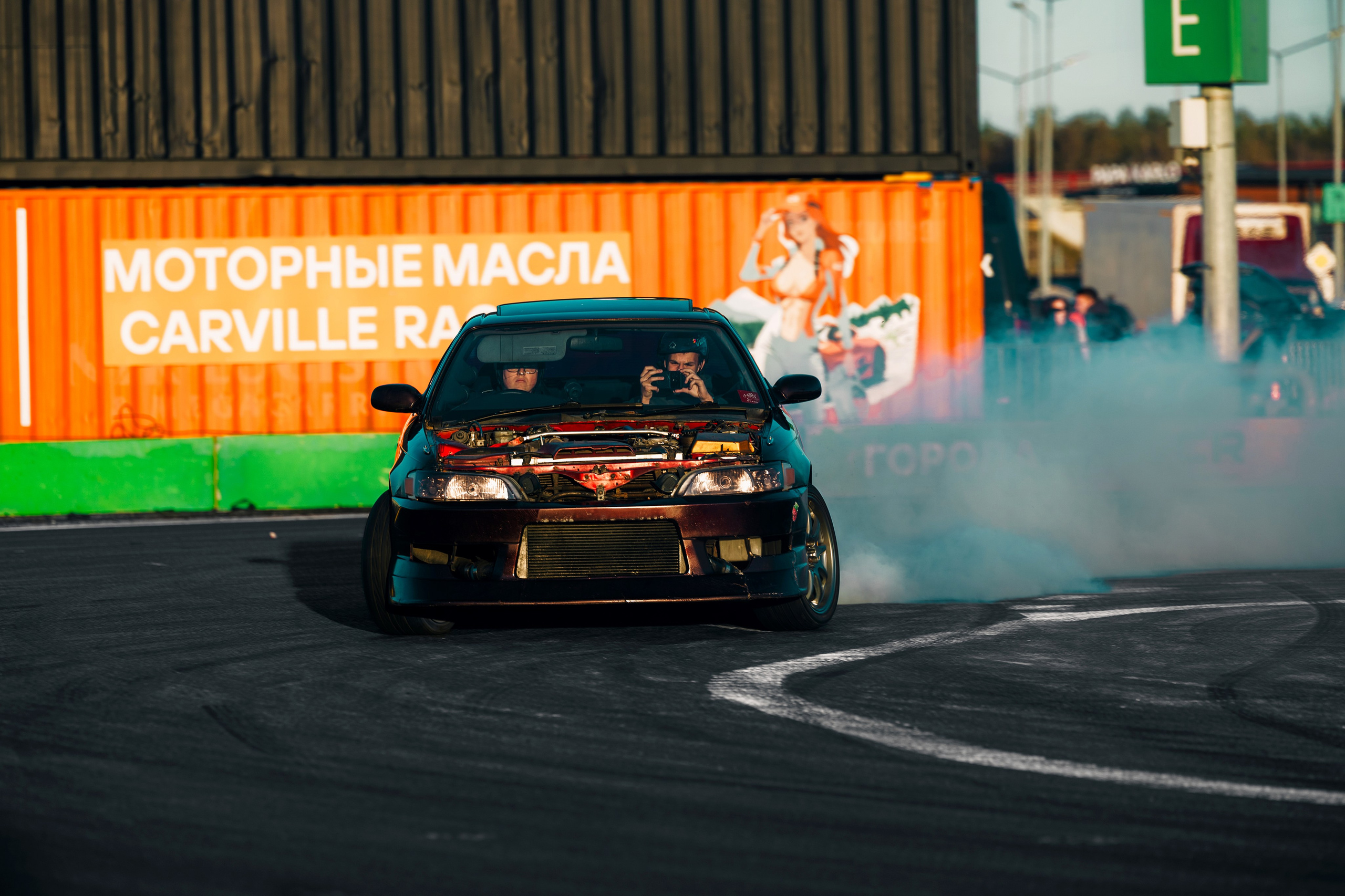 Фотографии закрытия сезона 2025 VibeSide — дрифт и автошоу у МЕГА Дыбенко, Санкт-Петербург
