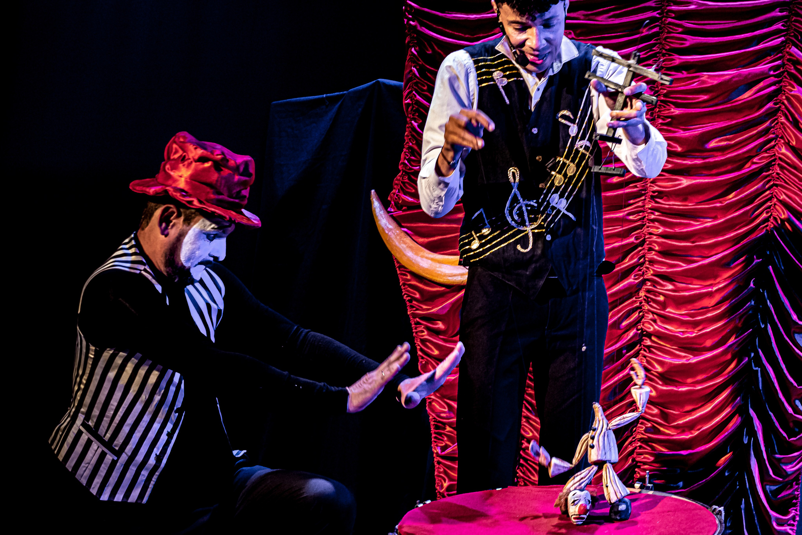 Цирк из Саквояжа спектакль театра САКВОЯЖ. Фотограф в Сочи Юрий Шептаев