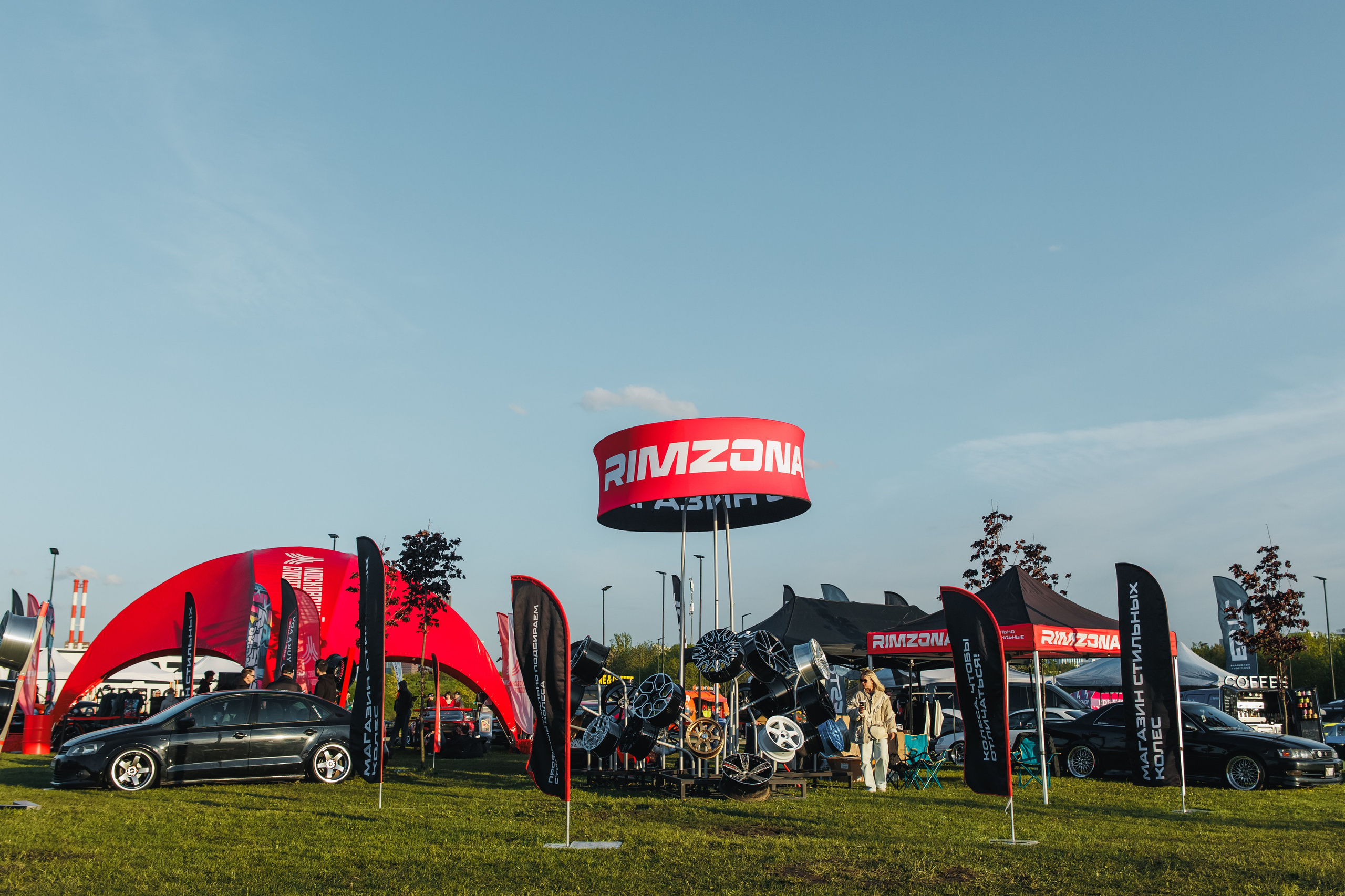 Выставка и дрифт машин. Репортажный фотограф. Москва. Алина Ланская