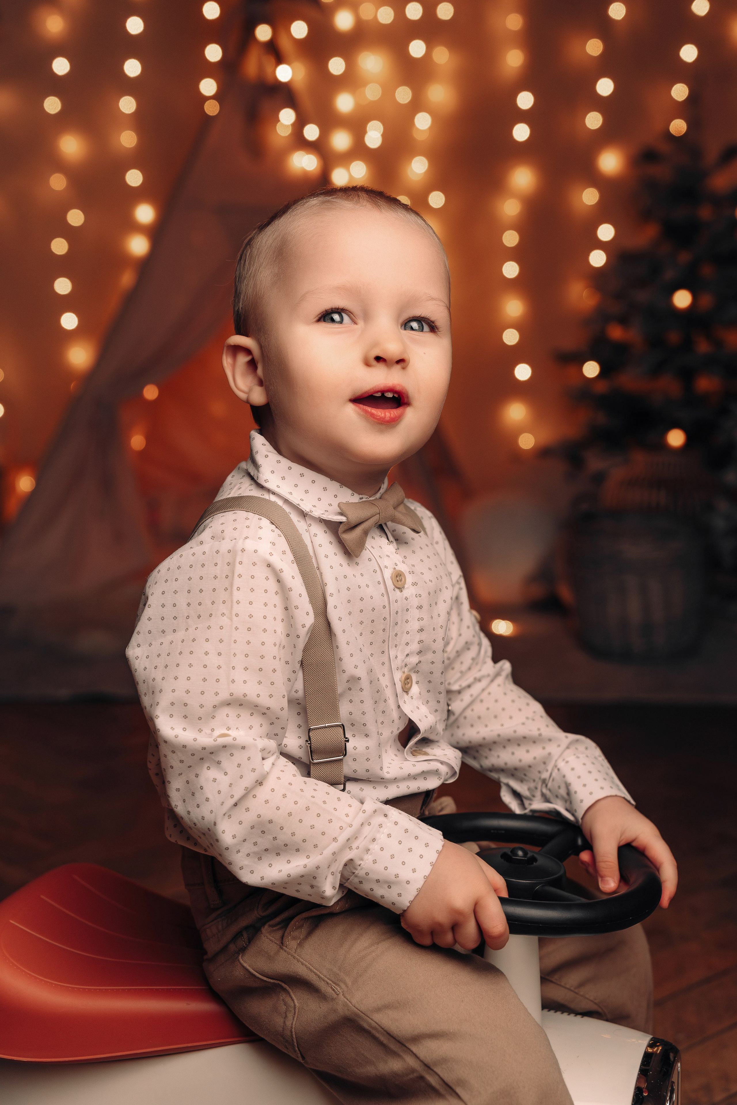 Портрет ребенка в фотостудии Воронежа.