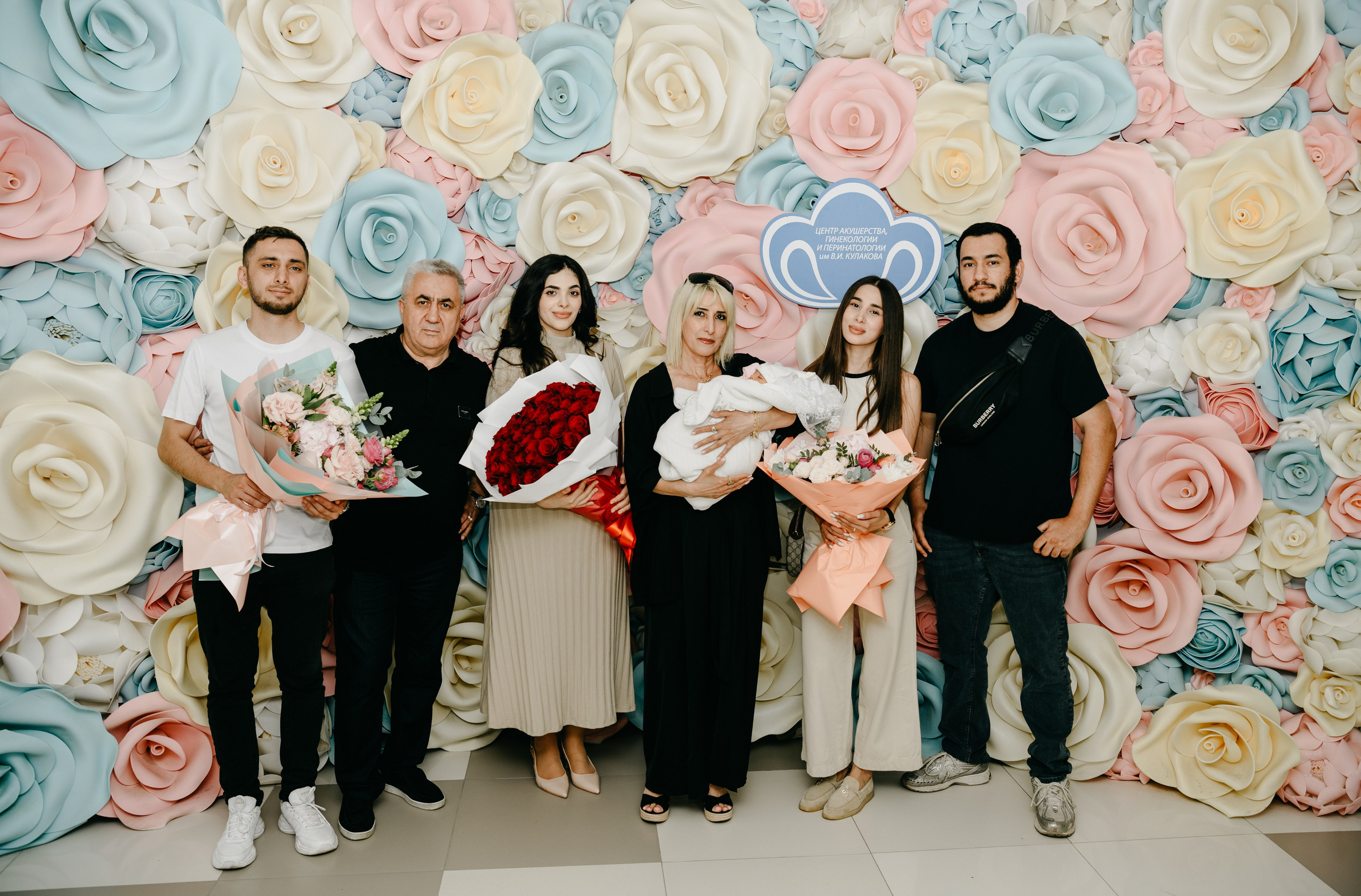 Выписка Амелии в ФГБУ Кулакова. Фотограф на выписку из роддома в Москве и МО
