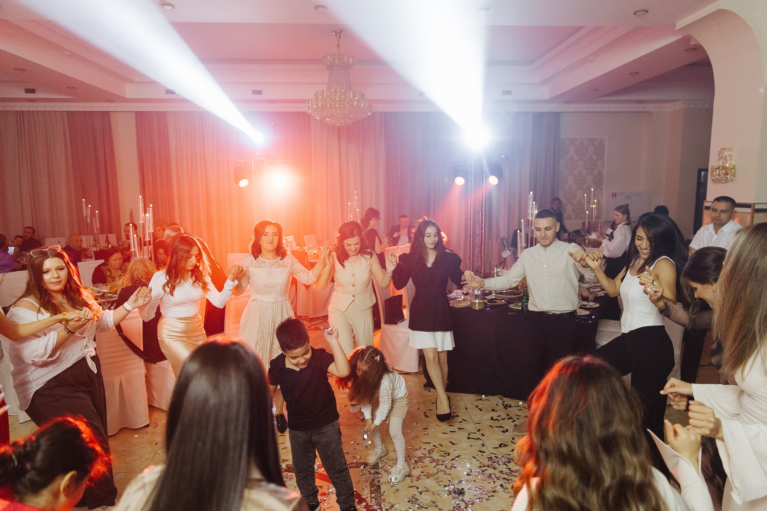 Ани и Назели. 35&5 День рождения, «Янтарь». Фотограф в Красноярске Надежда Воскресенская