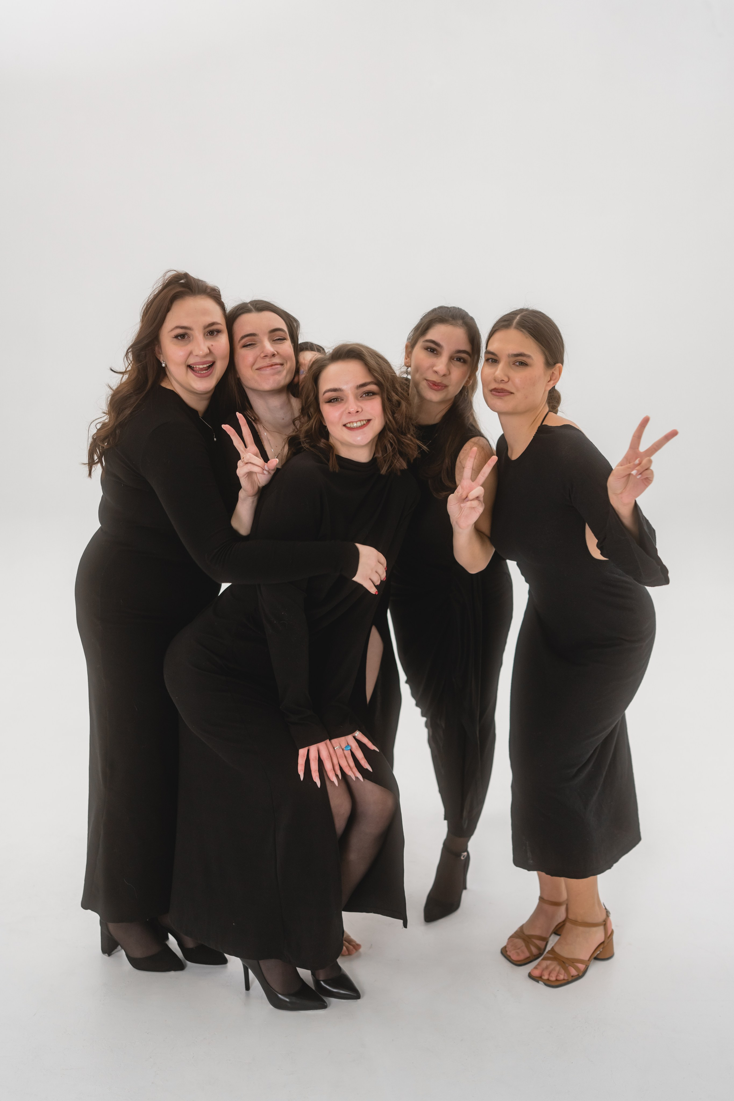 Студийная групповая фотосессия. Свадебный и индивидуальный фотограф Аля Мамакова