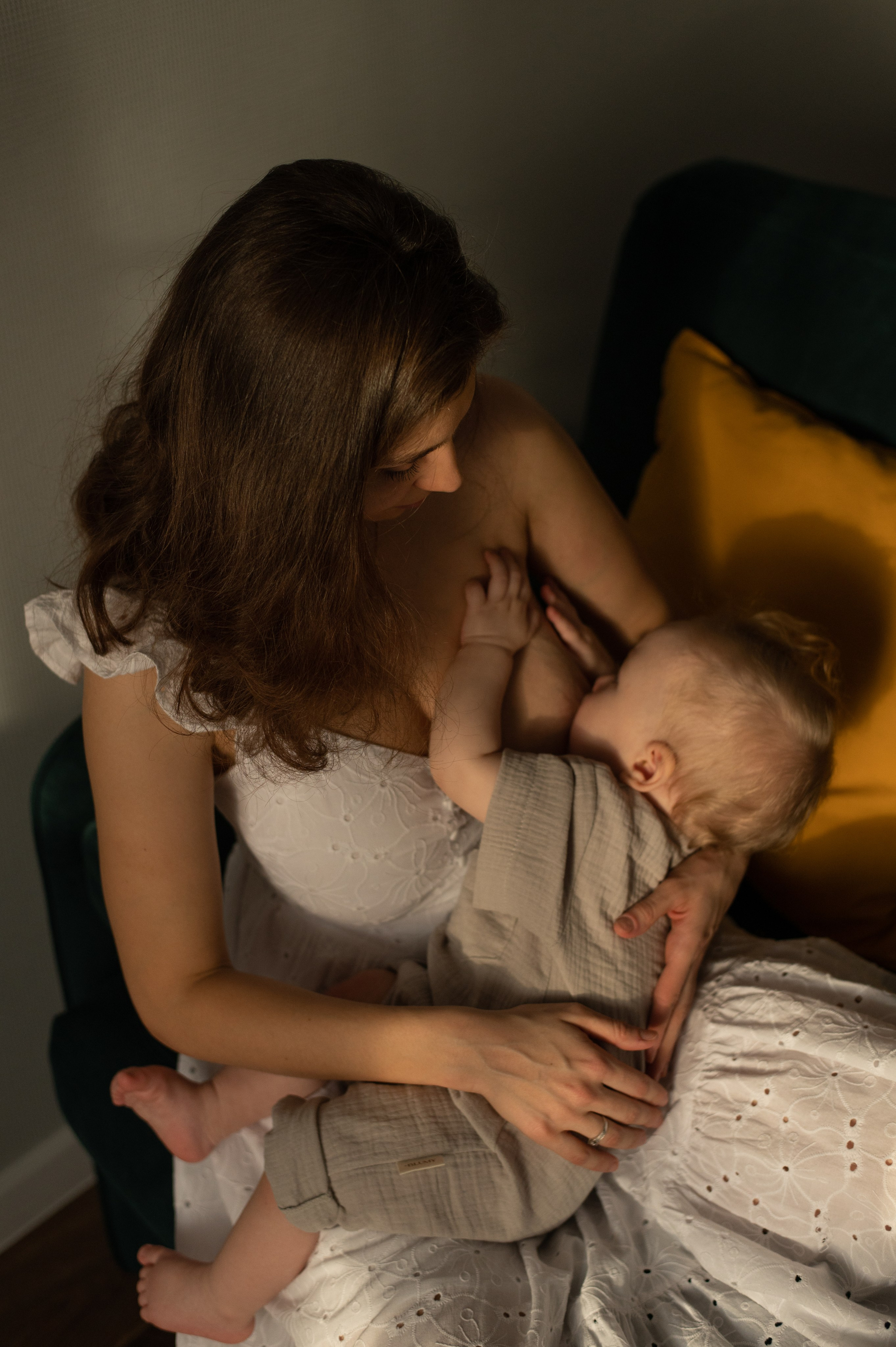 Съёмка семьи с новорожденным или малышом на ГВ. Семейный и детский фотограф в Москве Анна Оськина