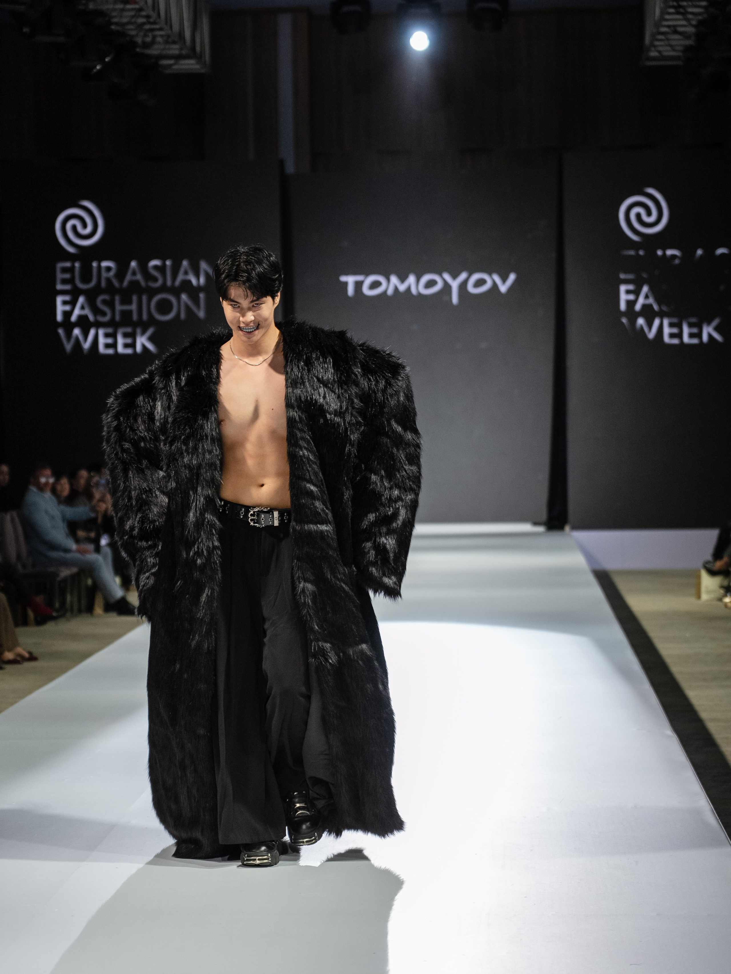 Eurasia Fashion Week Tomoyov. Сайт Алматинского НЮ АРТ, будуар и фэшн фотографа Дениса Карпенко
