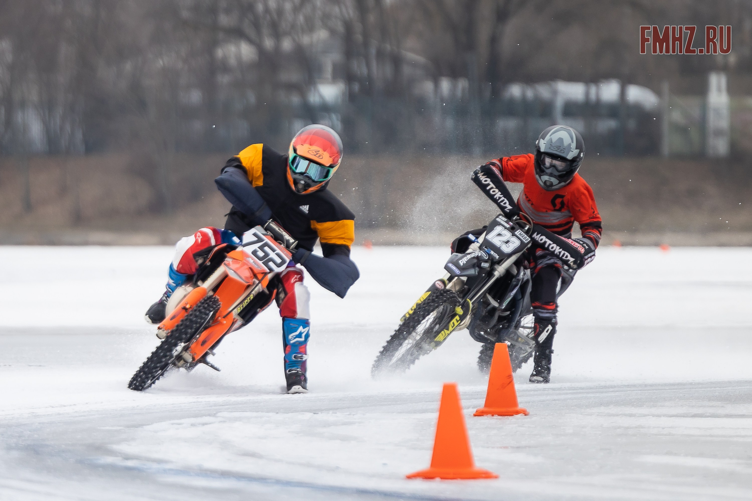 Первый этап Кубка МФР по мотокроссу на льду Большого Крылатского пруда в Москве. 8 февраля 2025 г. Фотограф Владимир Охрименко