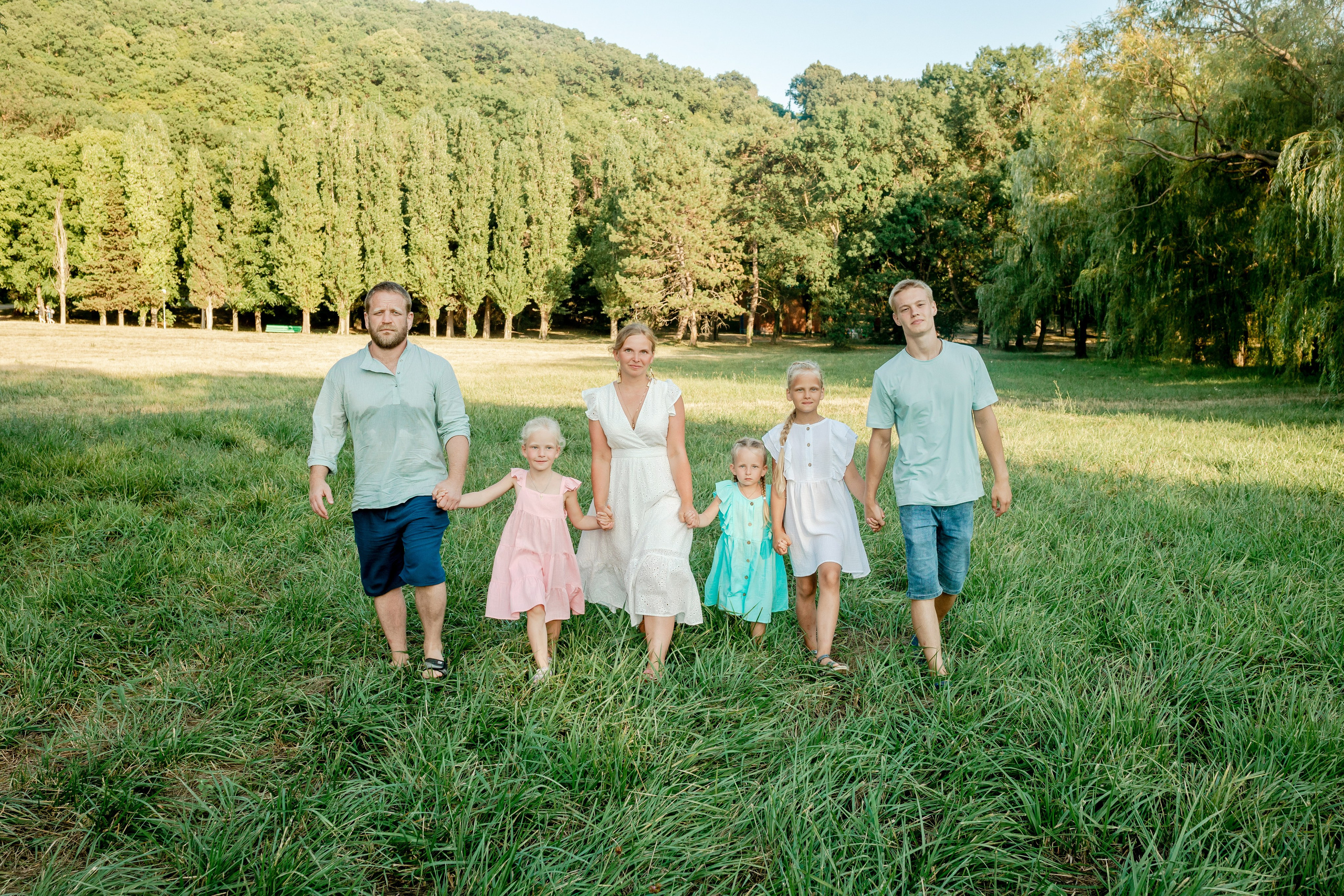 Камилла и Виктор с детьми. Фотограф в Геленджике, Архипо-Осиповке, Абрау-Дюрсо, Кринице Виктория