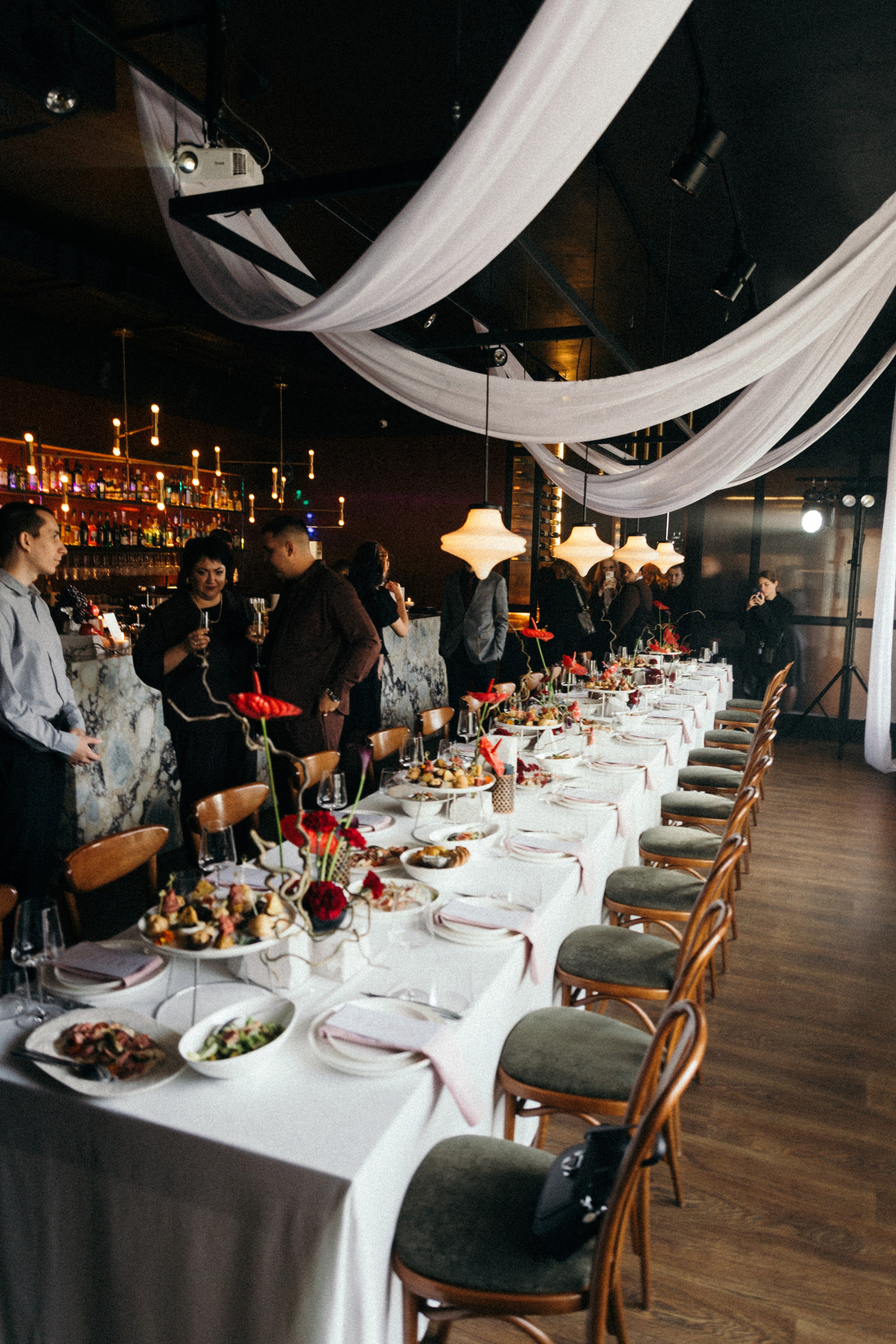 Свадьба в Питере. HELD BY LOVE. Фотограф в Астрахани Радмир Баймухамедов