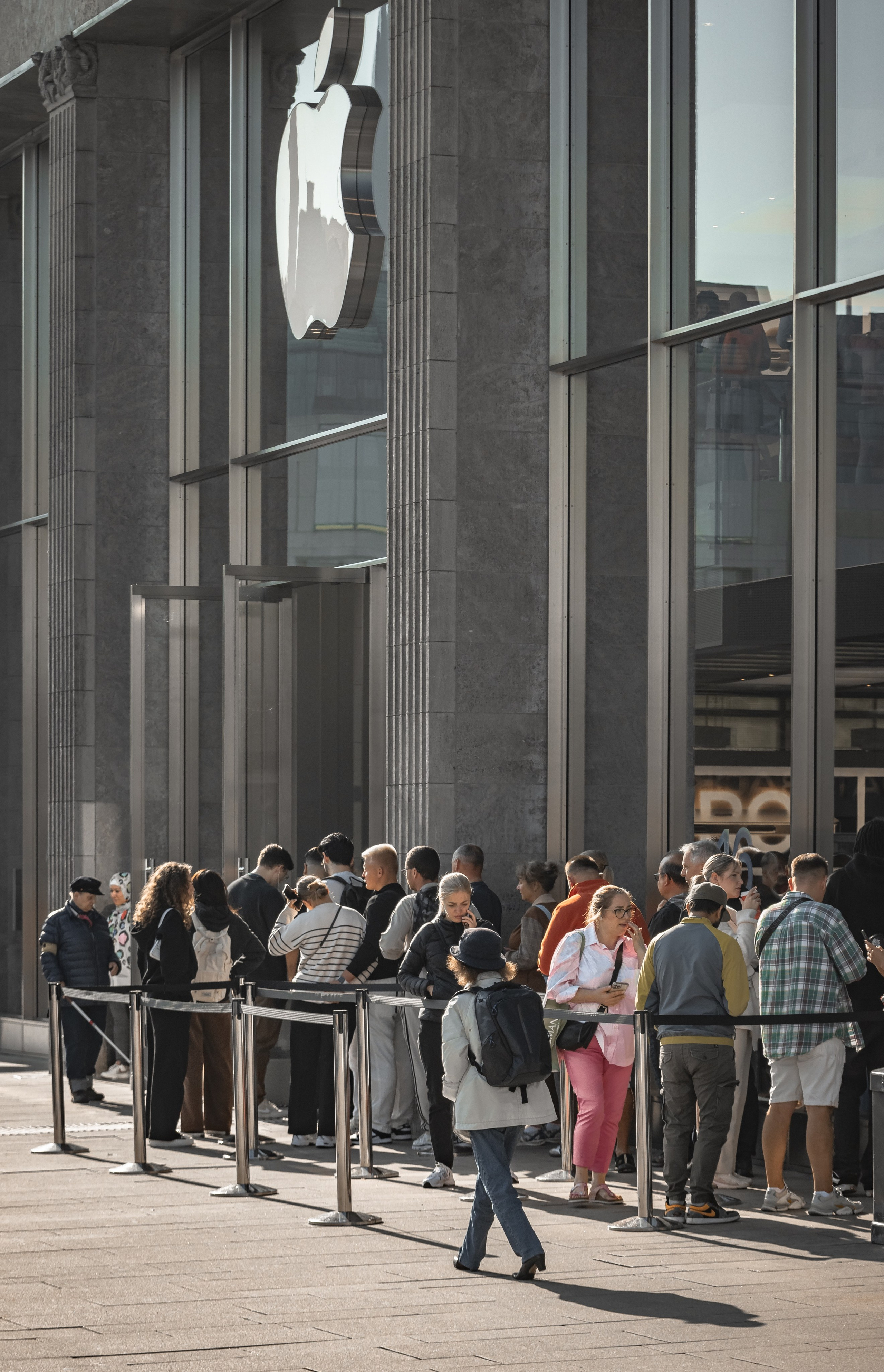 STREET. NE Cinema — backstage and reportage photography in cinema, music, Automotive and sport