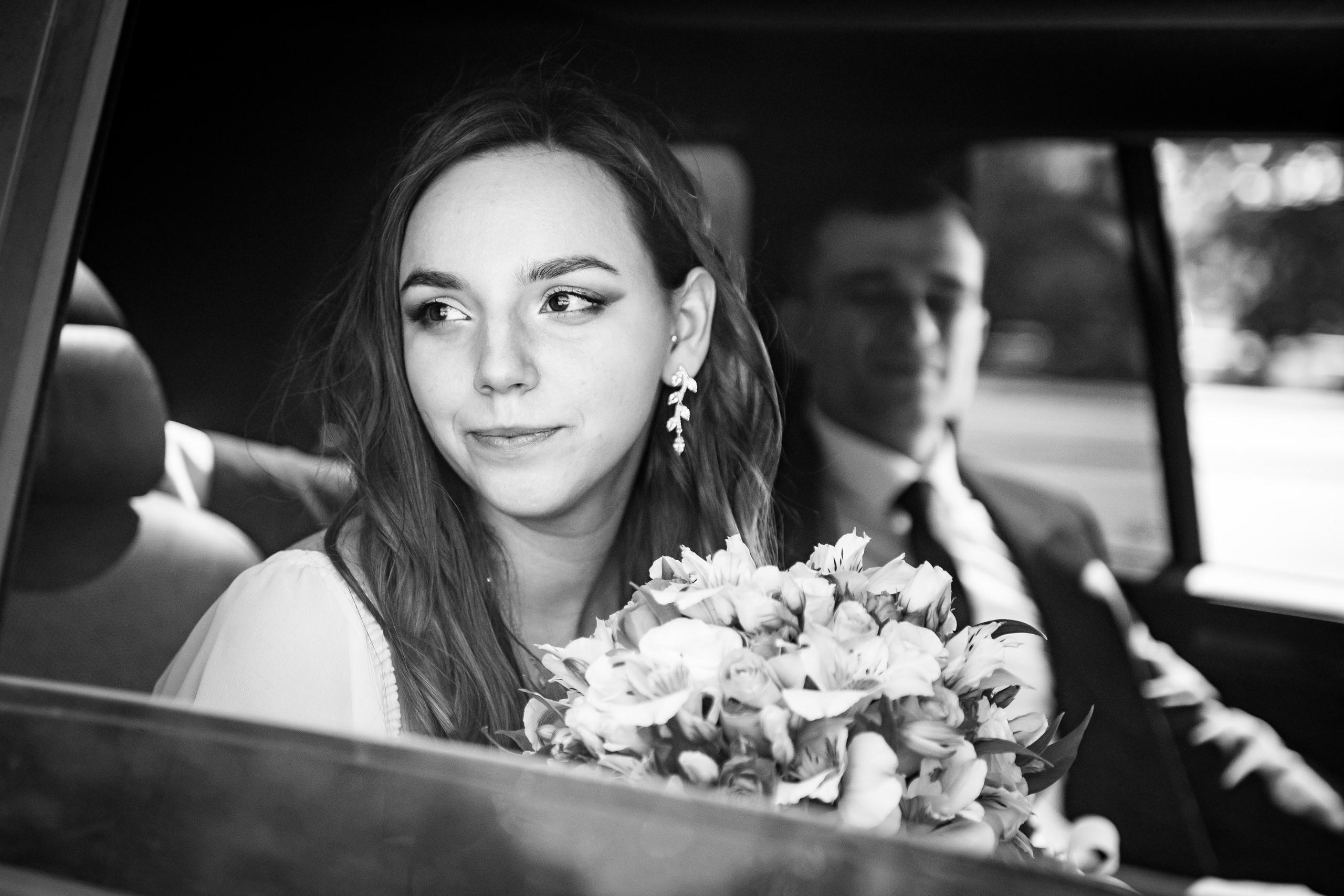 Свадебная фотосессия в автомобиле