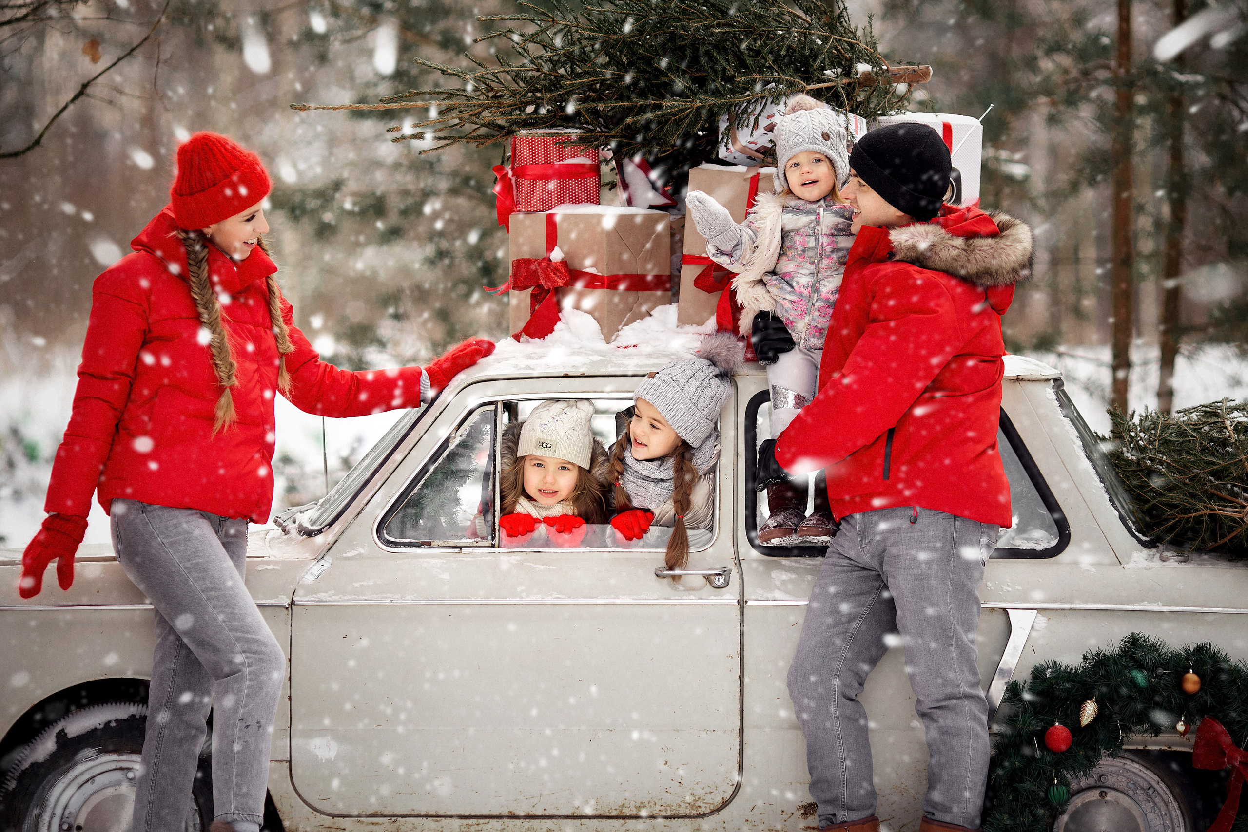 Семья с машиной. Свадебный и семейный фотограф Игорь Елагин
