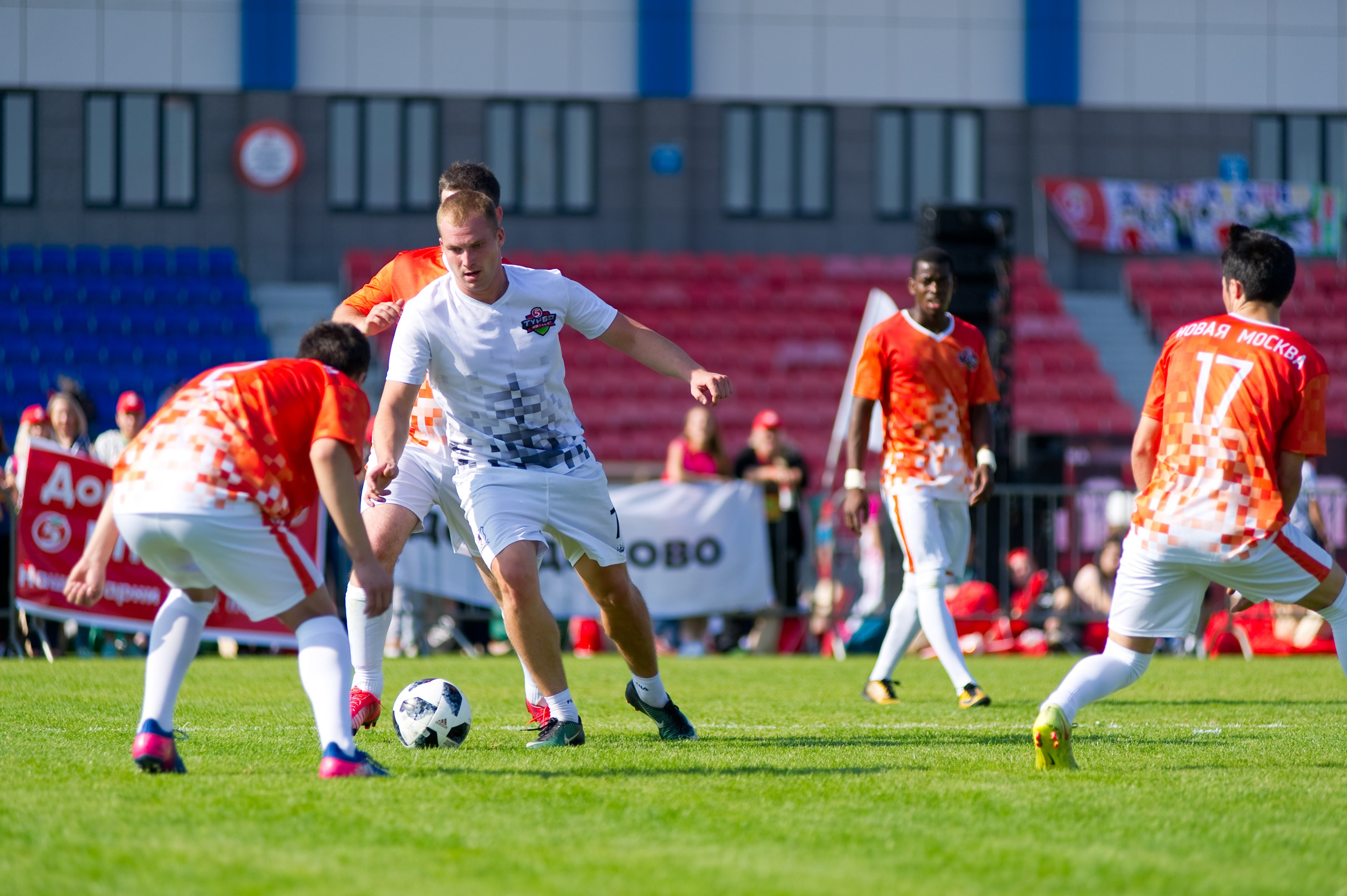 Турбофутбол (корпоративное соревнование «Пятерочки»). Репортажный фотограф и видеограф Слава Думчев. Тимбилдинги, отчетники, корпоративы