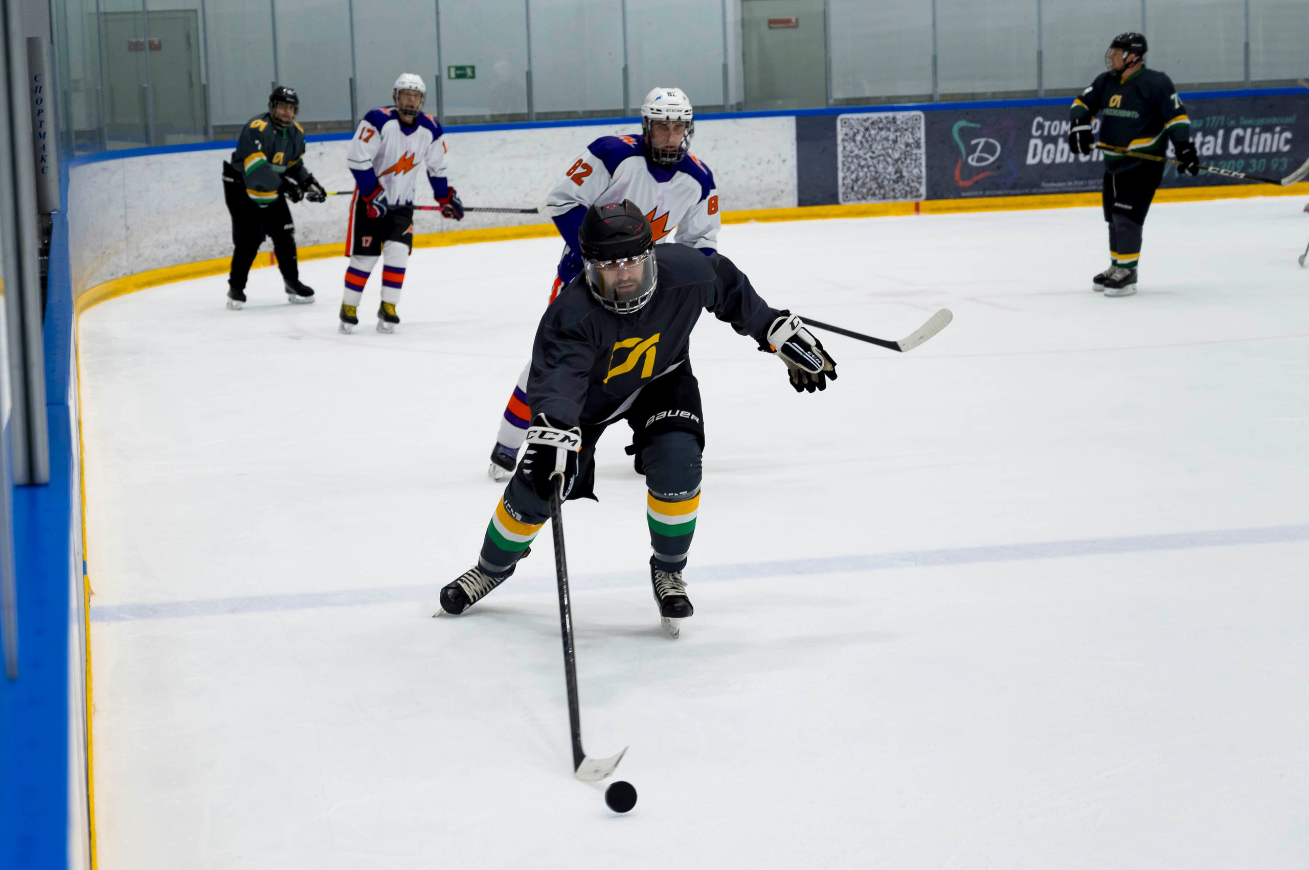 Хоккейный матч корпоративной команды Зарубежнефть. Репортажный фотограф и видеограф Слава Думчев. Тимбилдинги, отчетники, корпоративы