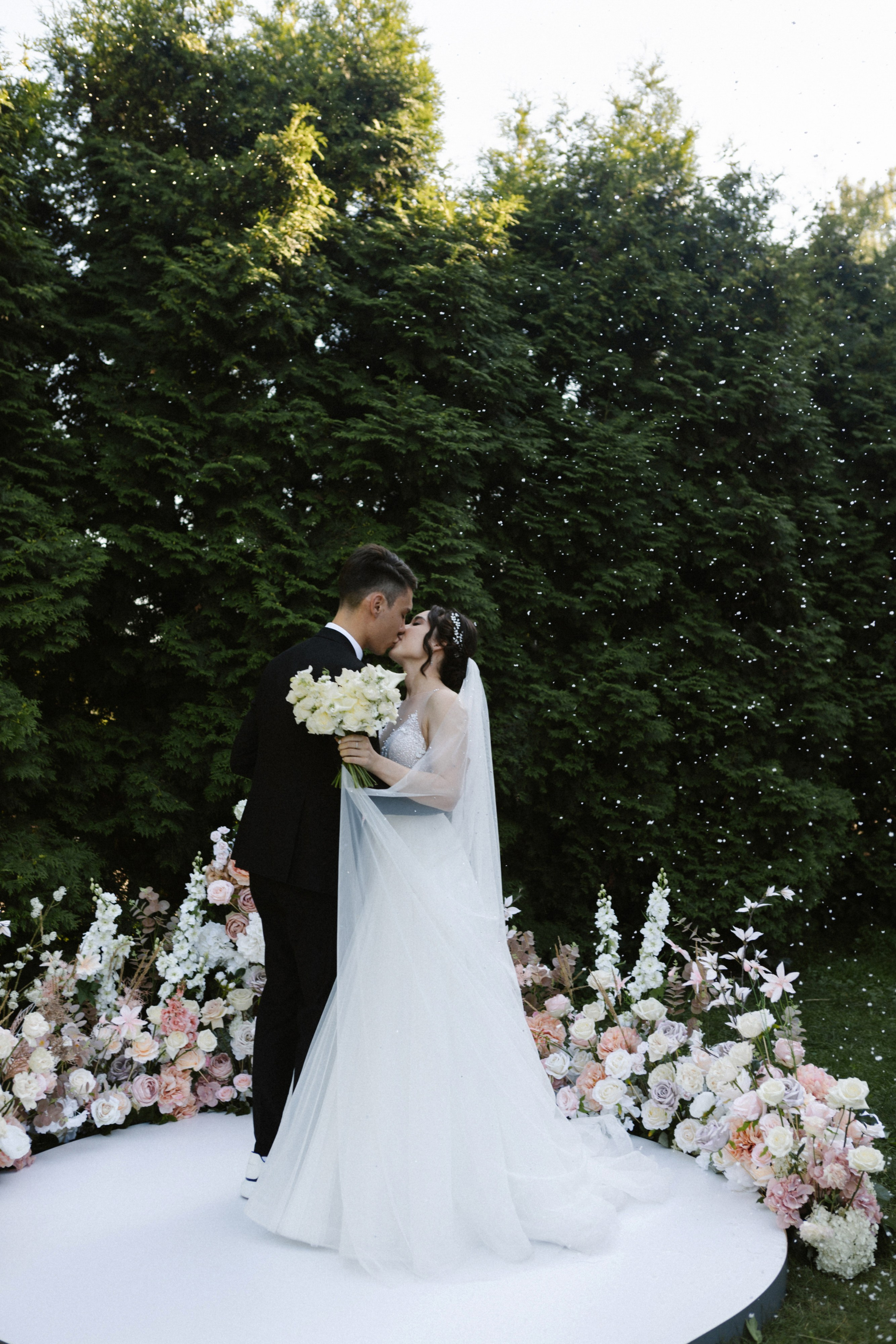 Вика и Ваня. Эстетичный свадебный репортаж в любом городе страны