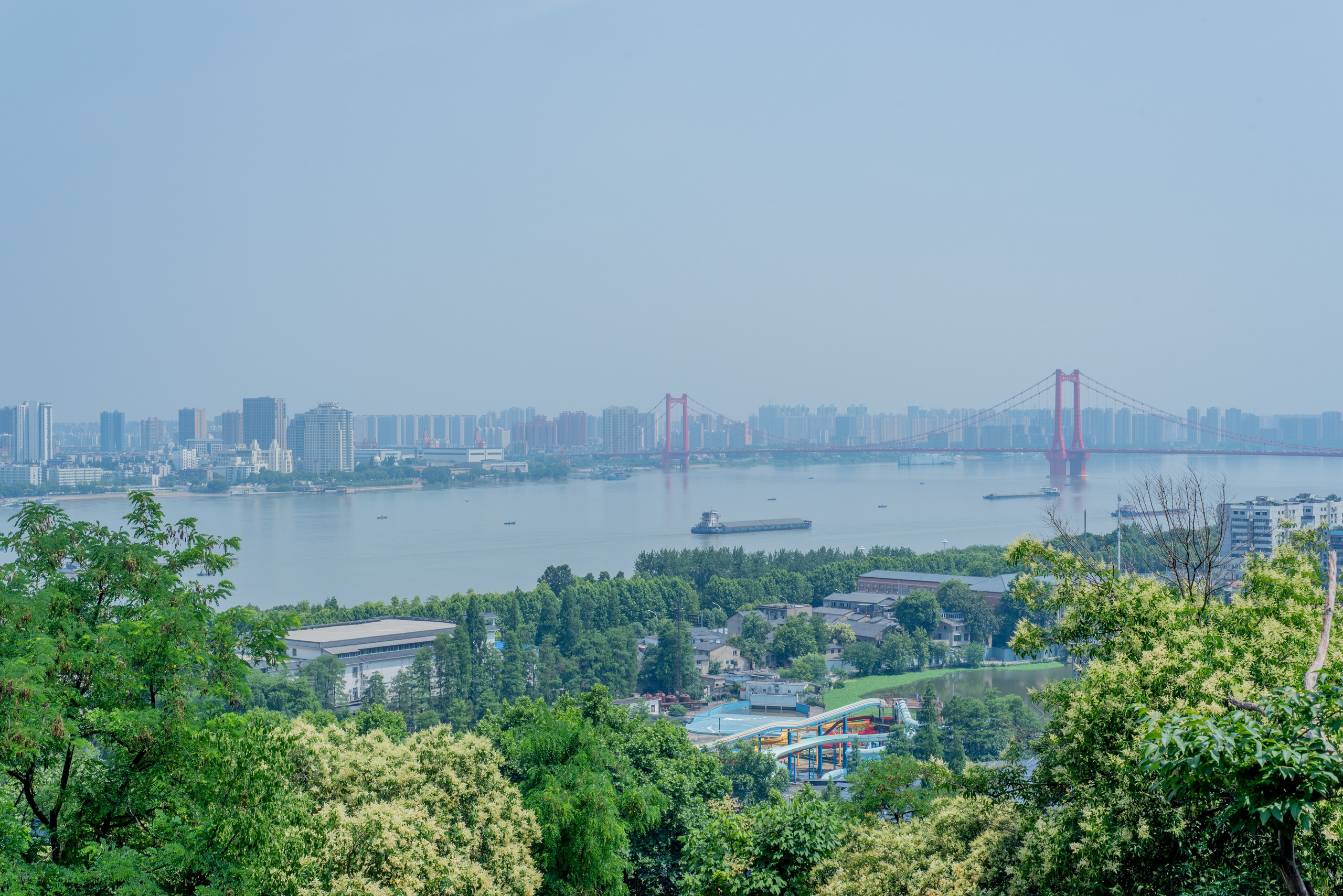 Рекламный фотограф из Гуанчжоу: путешествие по Уханю через объектив камеры. Коммерческий и предметный фотограф в Гуанчжоу Коваленко Александр