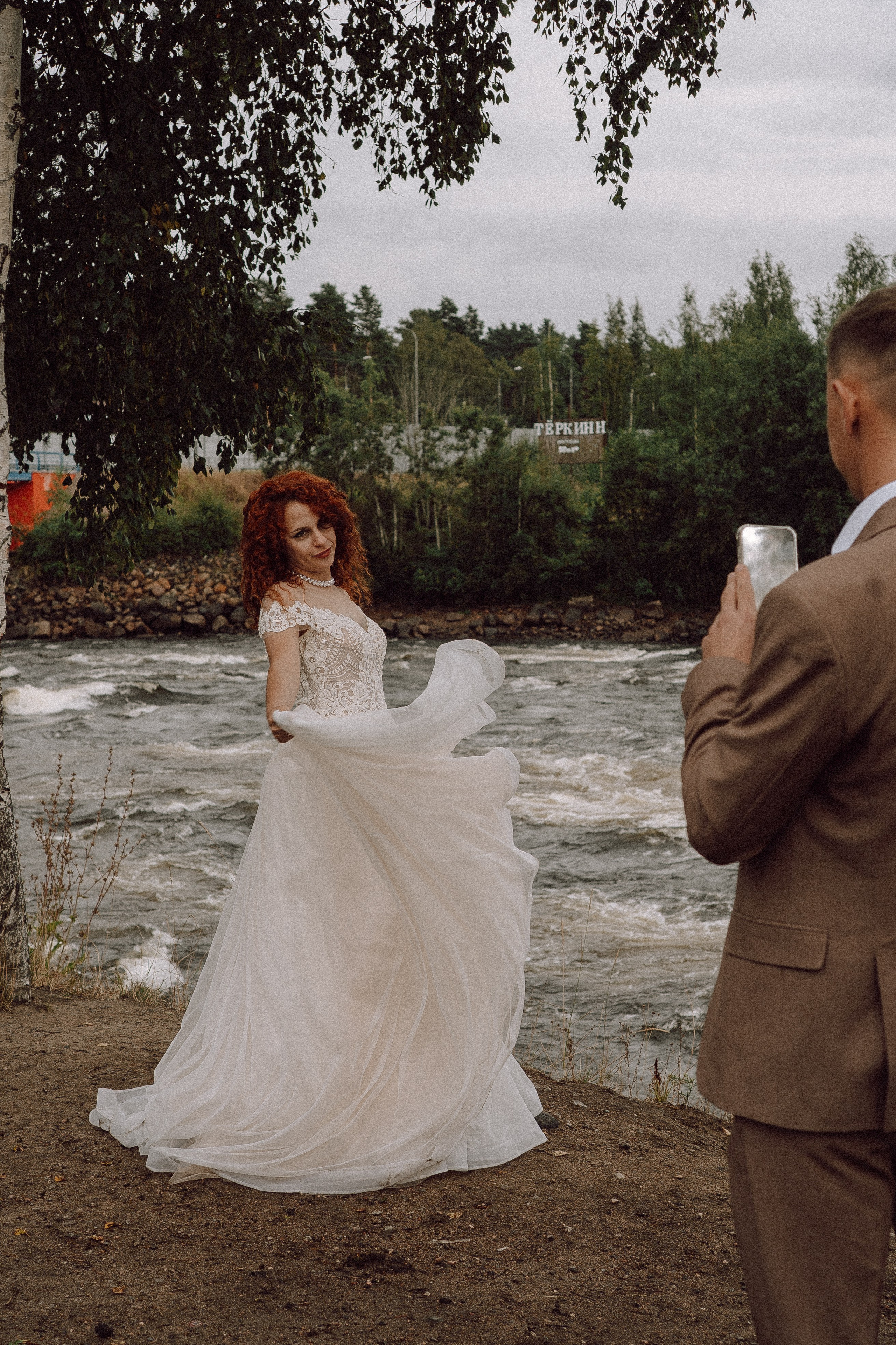 СВАДЕБНАЯ ФОТОСЕССИИЯ ПАРЫ В ГОРОДЕ ПРИОЗЕРСК В СОСНОВОМ ЛЕСУ И С ПИКАПОМ. Профессиональный фотограф, Санкт-Петербург — Виктория Богомолова