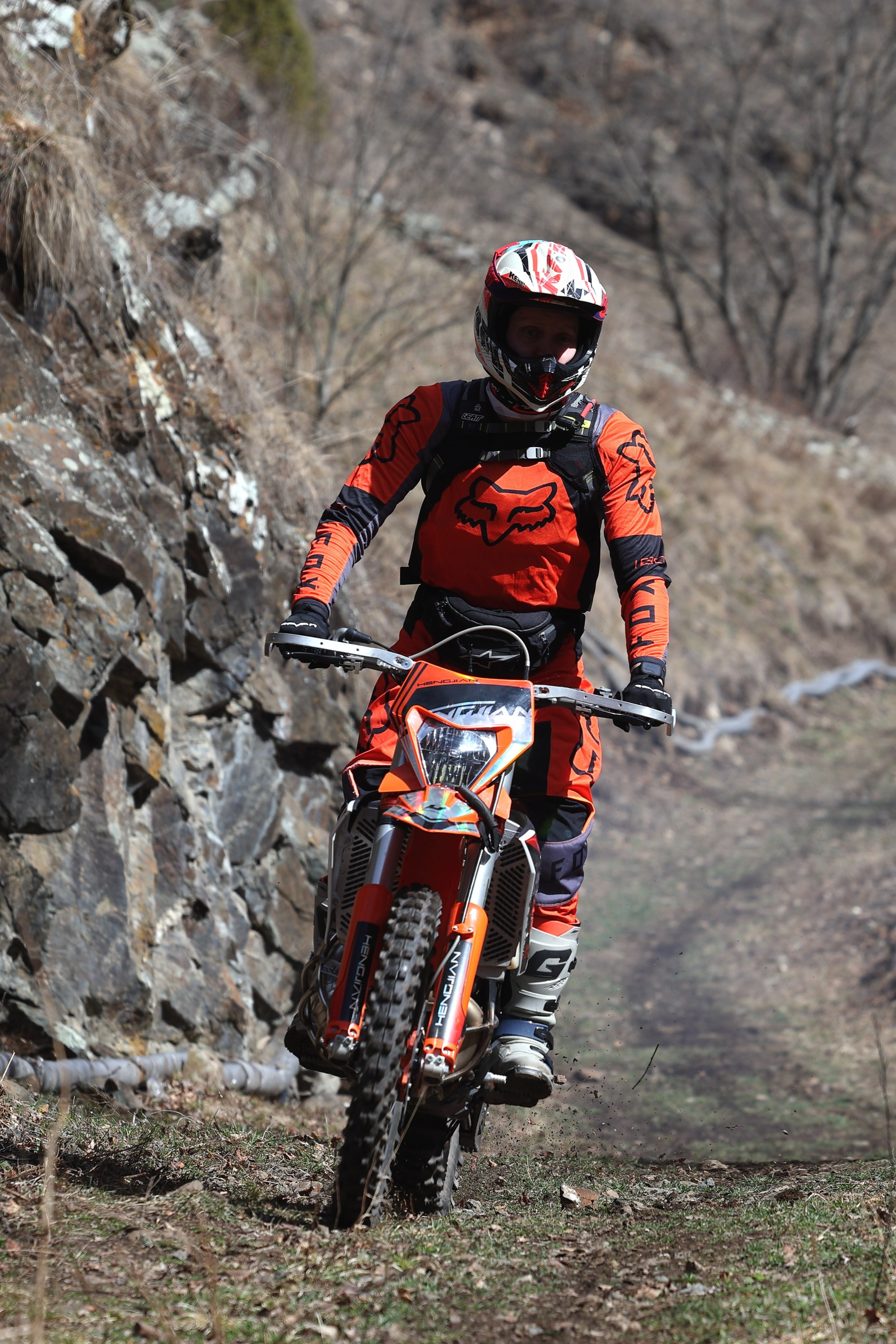 Репортажная фотосъемка выезда на эндуро мотоциклах в Кисловодск с НашиТуры