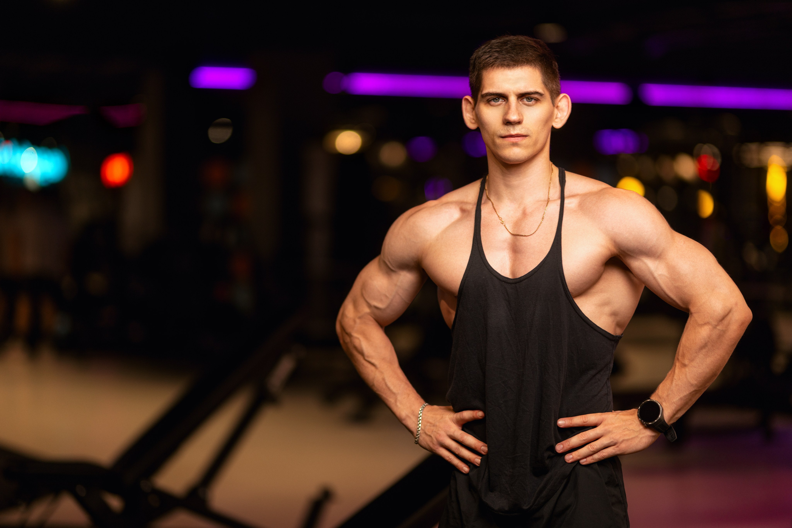 Фотосет в Владом в тренажерном зале для контента. Дмитрий Шульгин, портретный фотограф в Воронеже