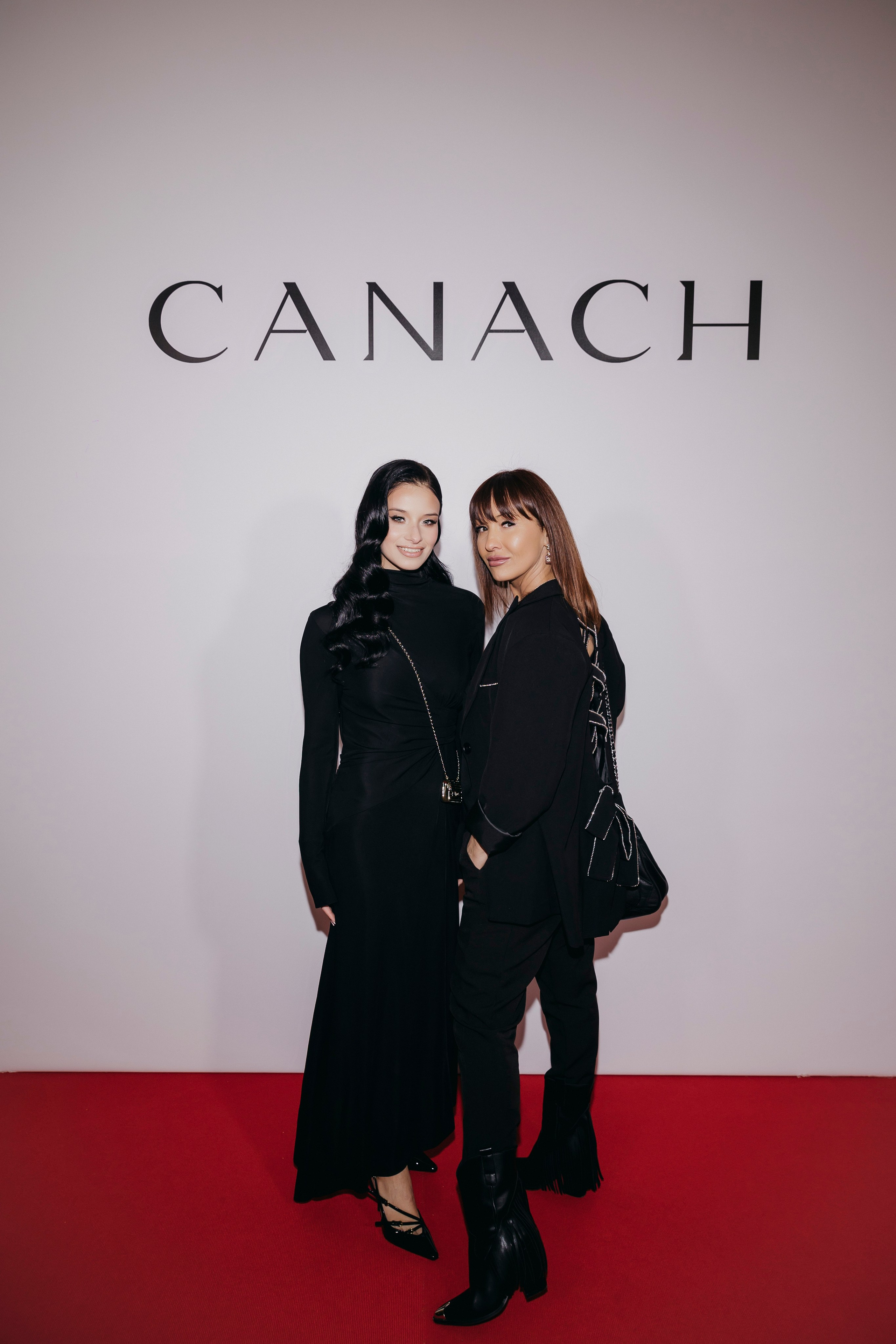 CANACH fashion show by Artashes Oganian, GUM, Moscow. «Птичка на проводе»: информационный портал в Москве