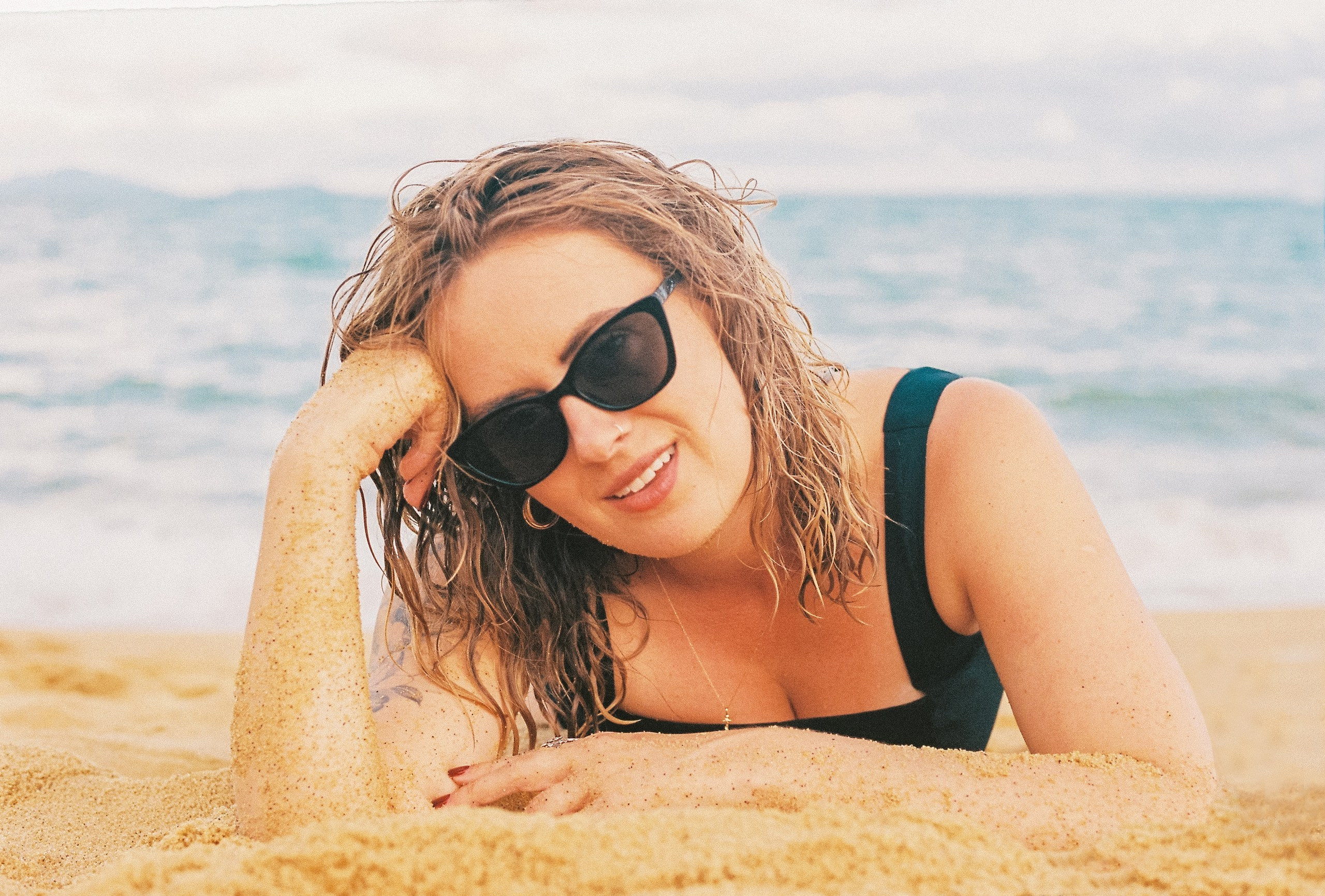 Allie and Morgan. Film Photographer in Da Nang, Vietnam — Tanya Parfenteva