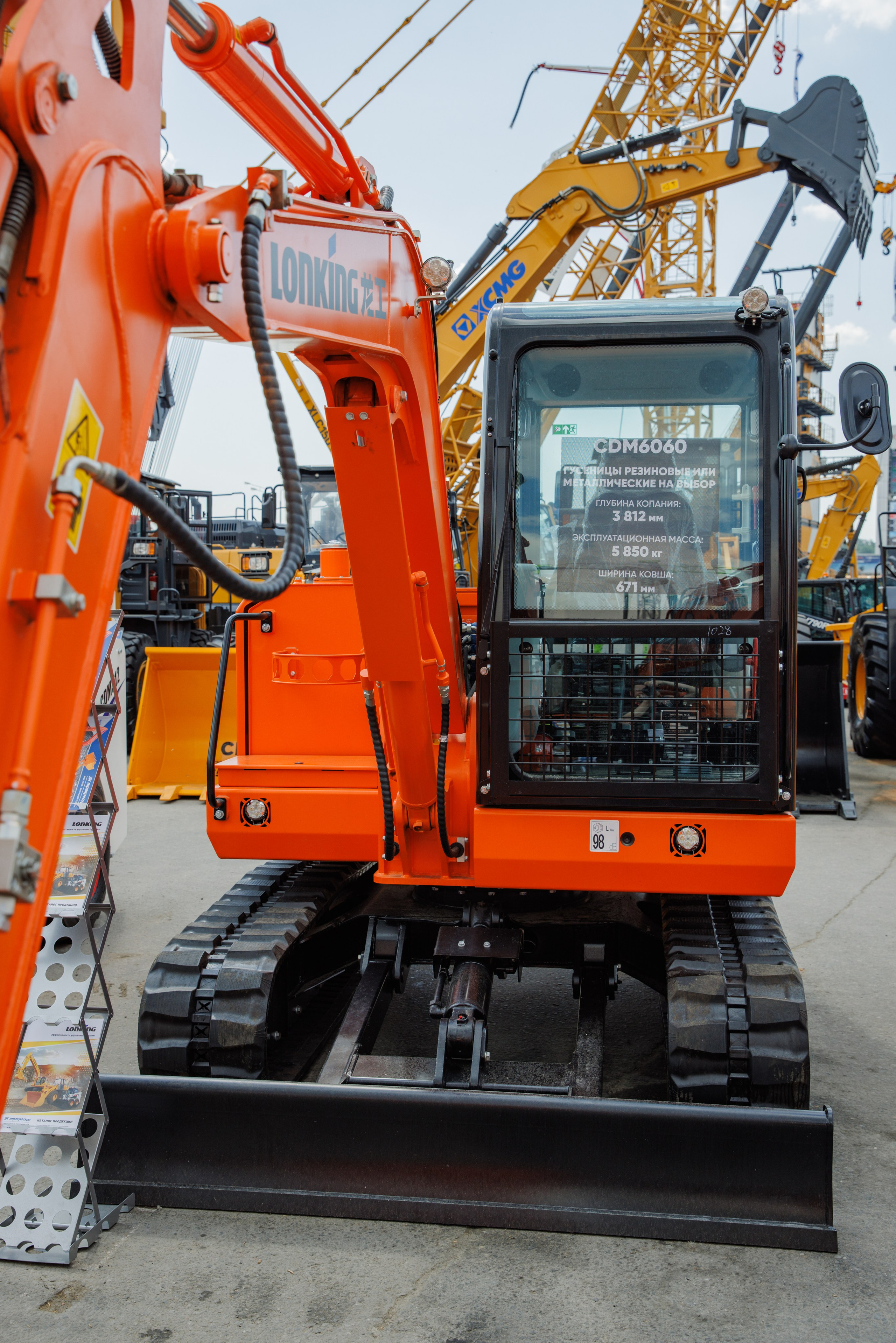 Выставка Спец. Техники. Фотограф Москва Шептаев Артём