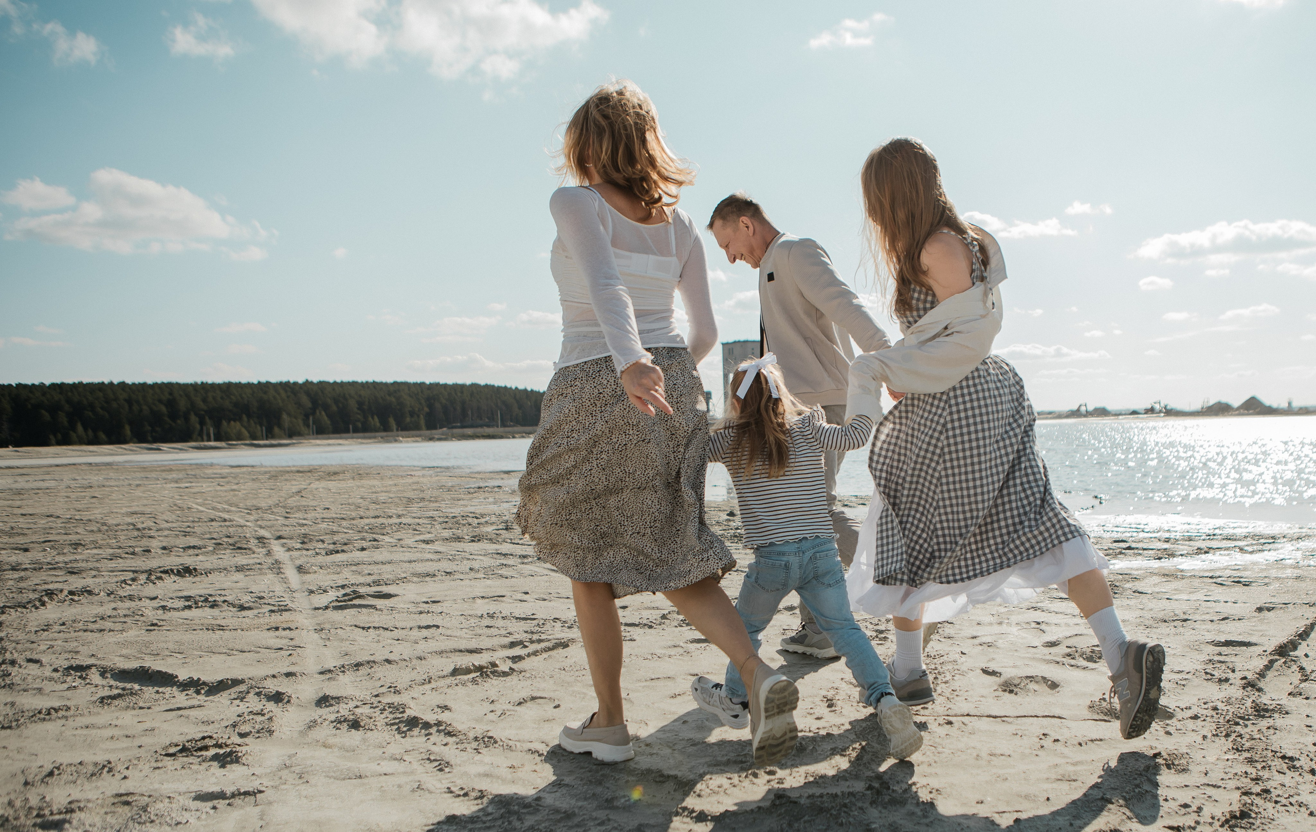 Семейная фотосессия в песках. Свадебный и семейный фотограф Ибрагимова Мария из Екатеринбурга