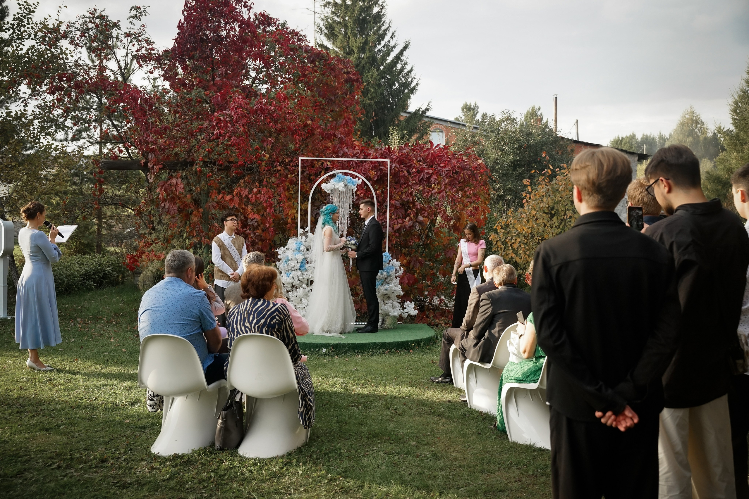 Свадебная прогулка в парке Екатеринбурга